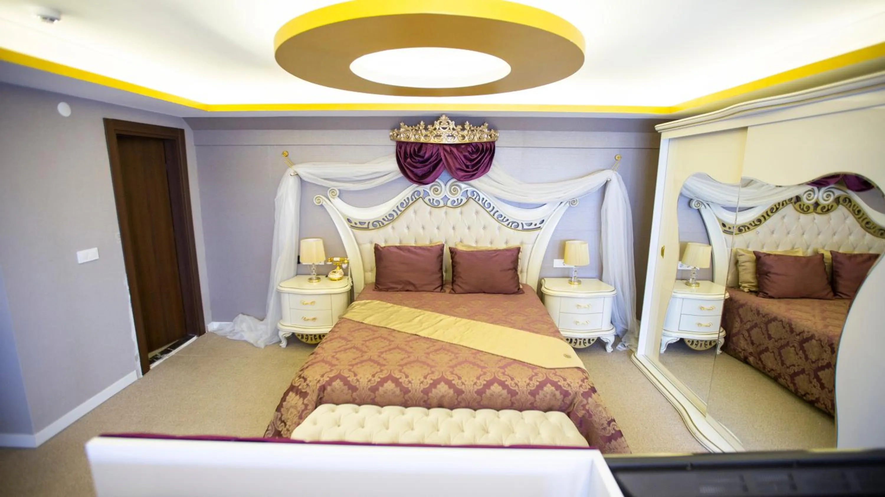 Bedroom in Royal Life Exclusive