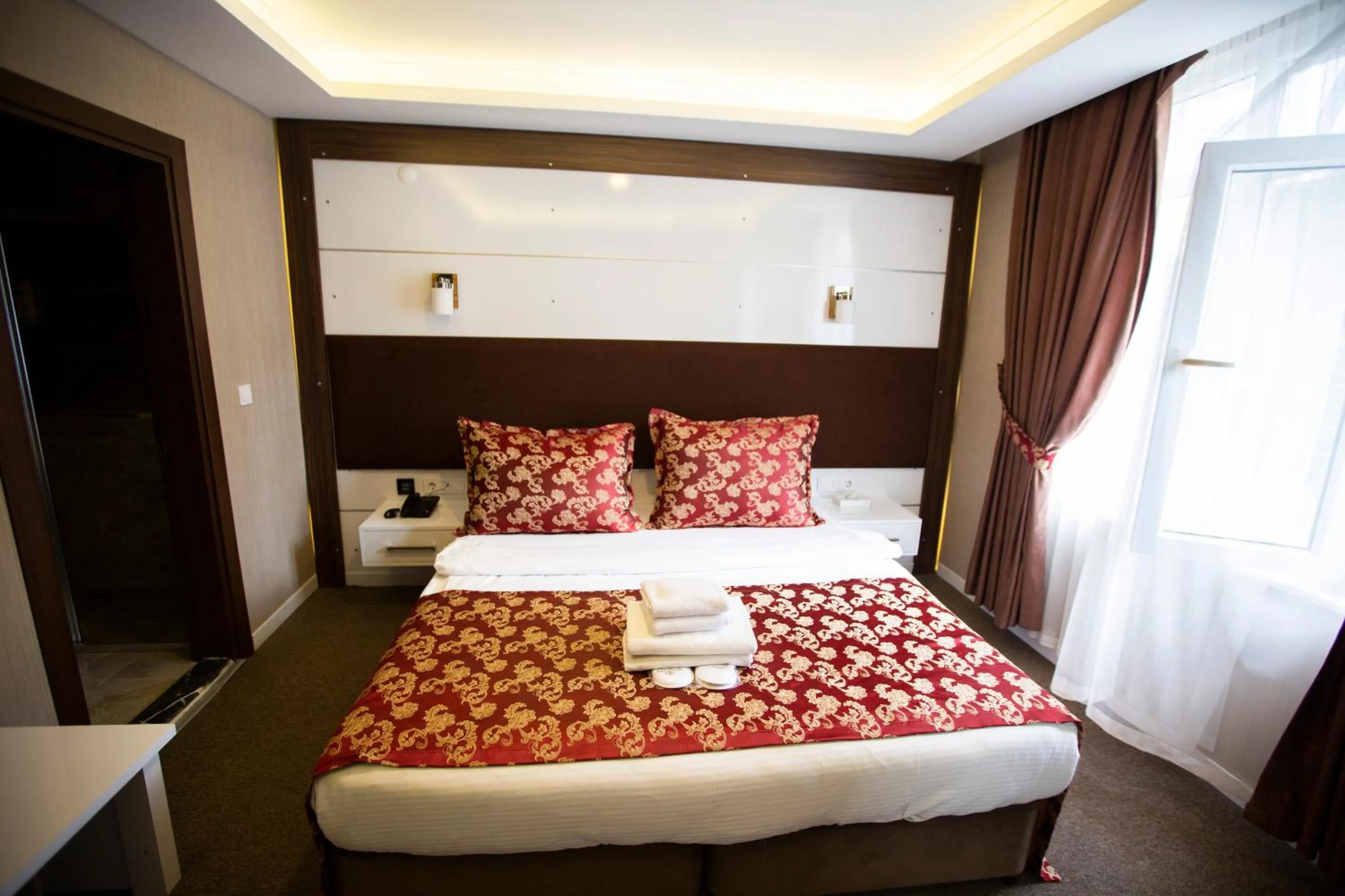 Photo of the whole room in Royal Life Exclusive