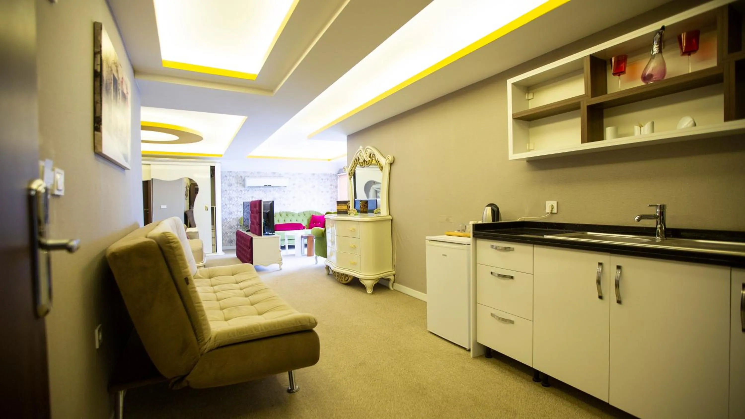 Kitchen or kitchenette, Kitchen/Kitchenette in Royal Life Exclusive