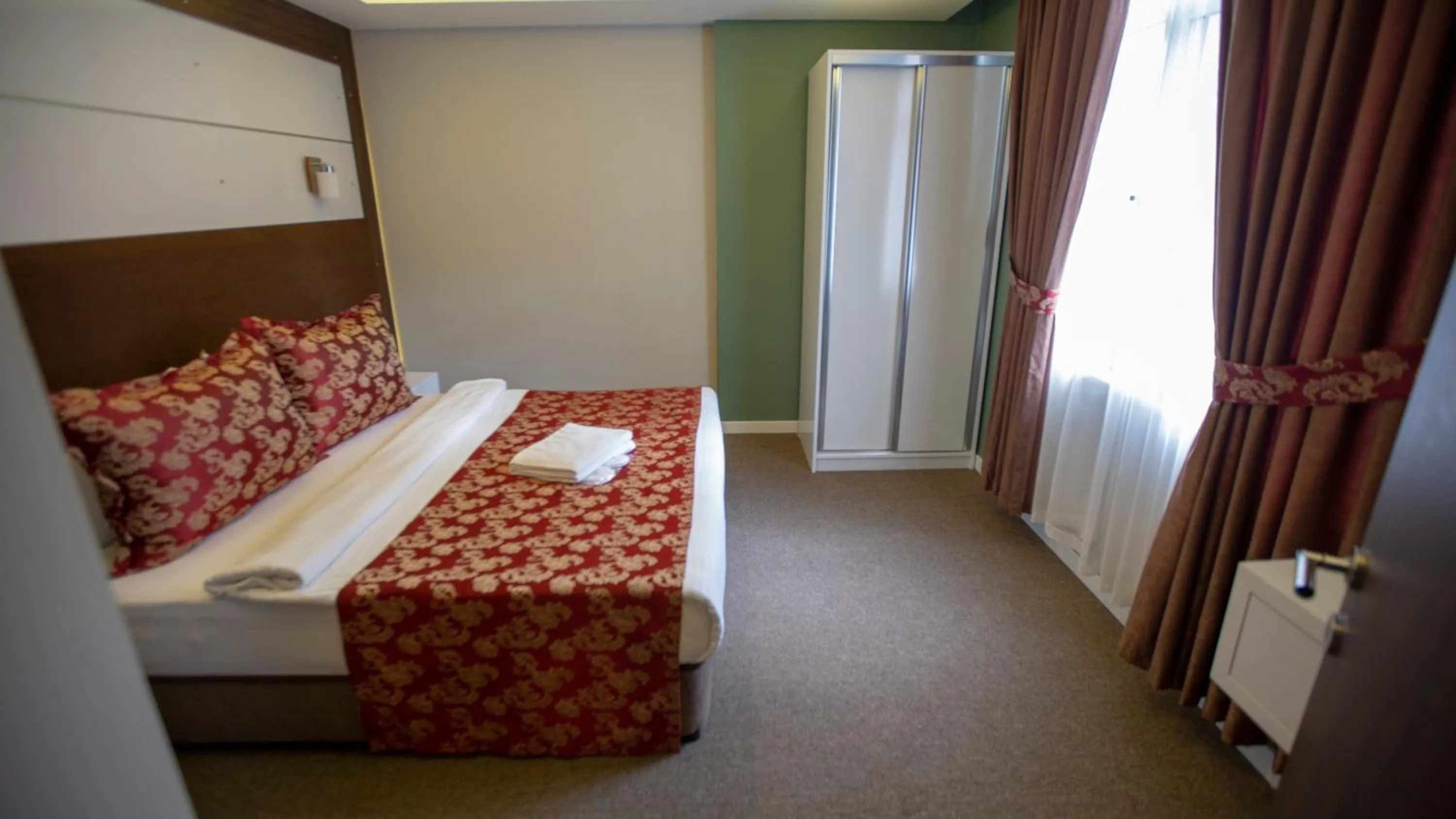 Bed in Royal Life Exclusive