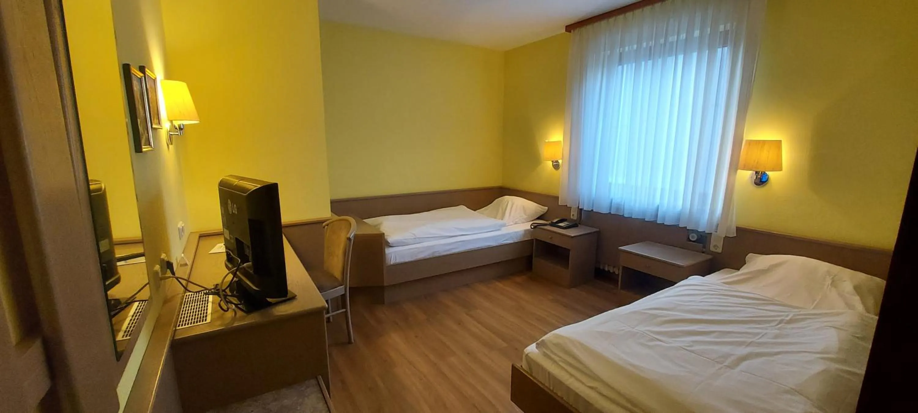 Bed in Hotel Astoria