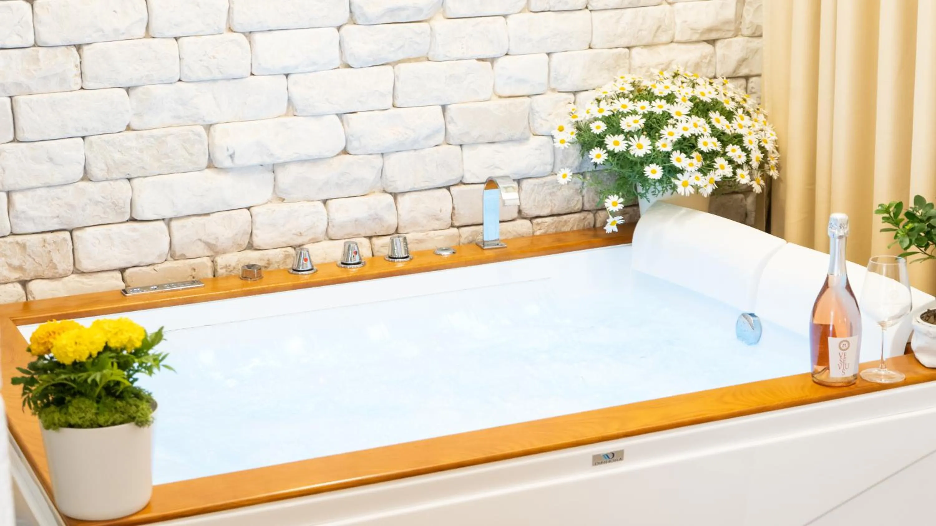 Hot Tub in Resort & Winery Bosco De Medici