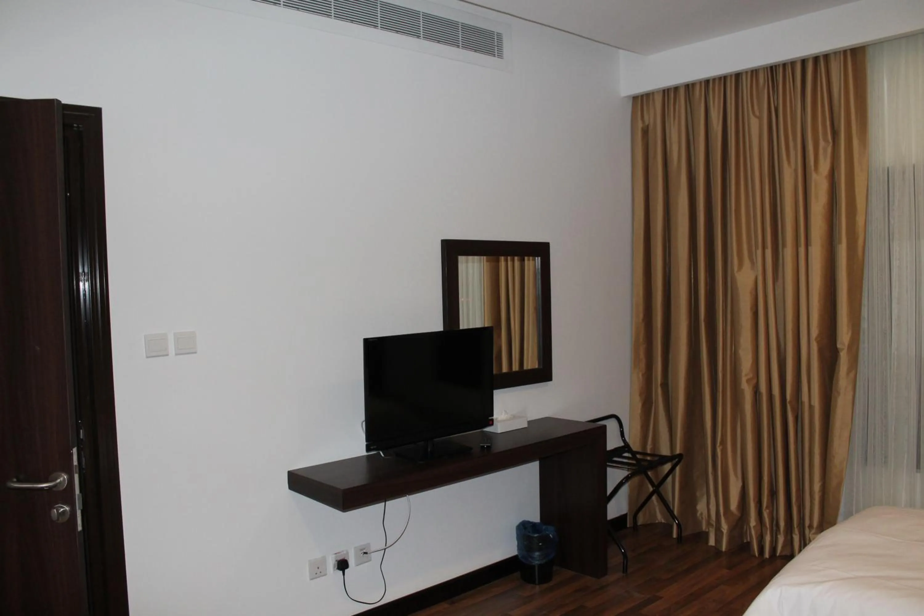 Other, Bed in Golden Tulip Al Khobar Suites