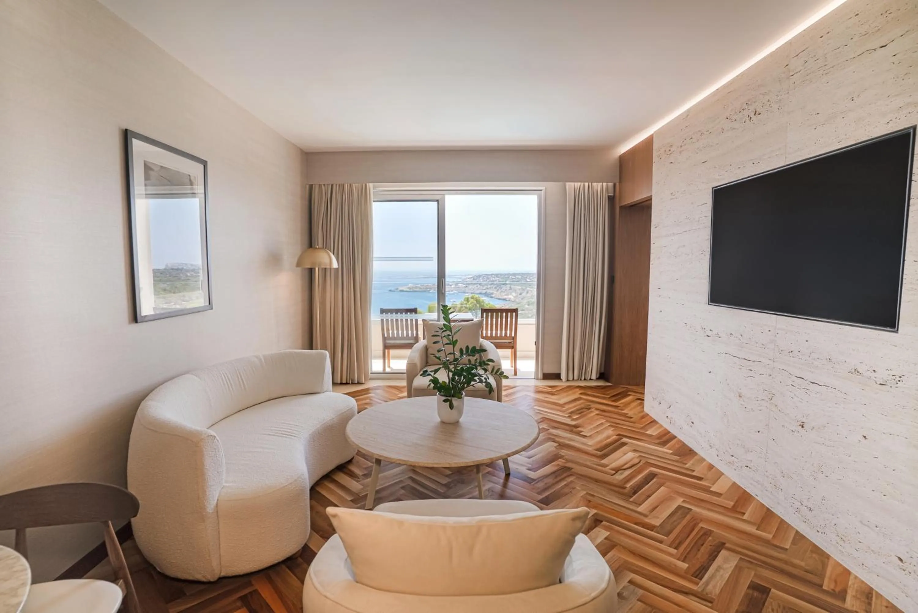 TV and multimedia in Grecian Park