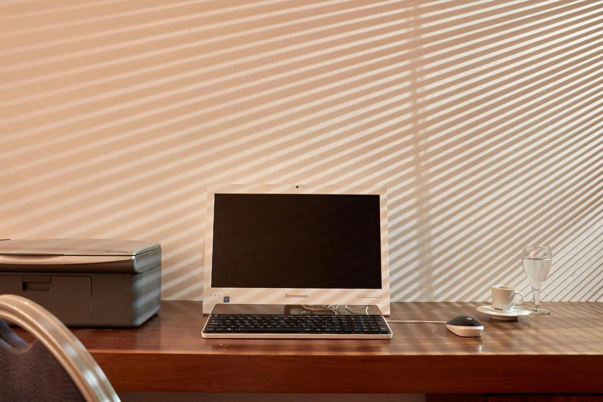 Business facilities in Grecian Park