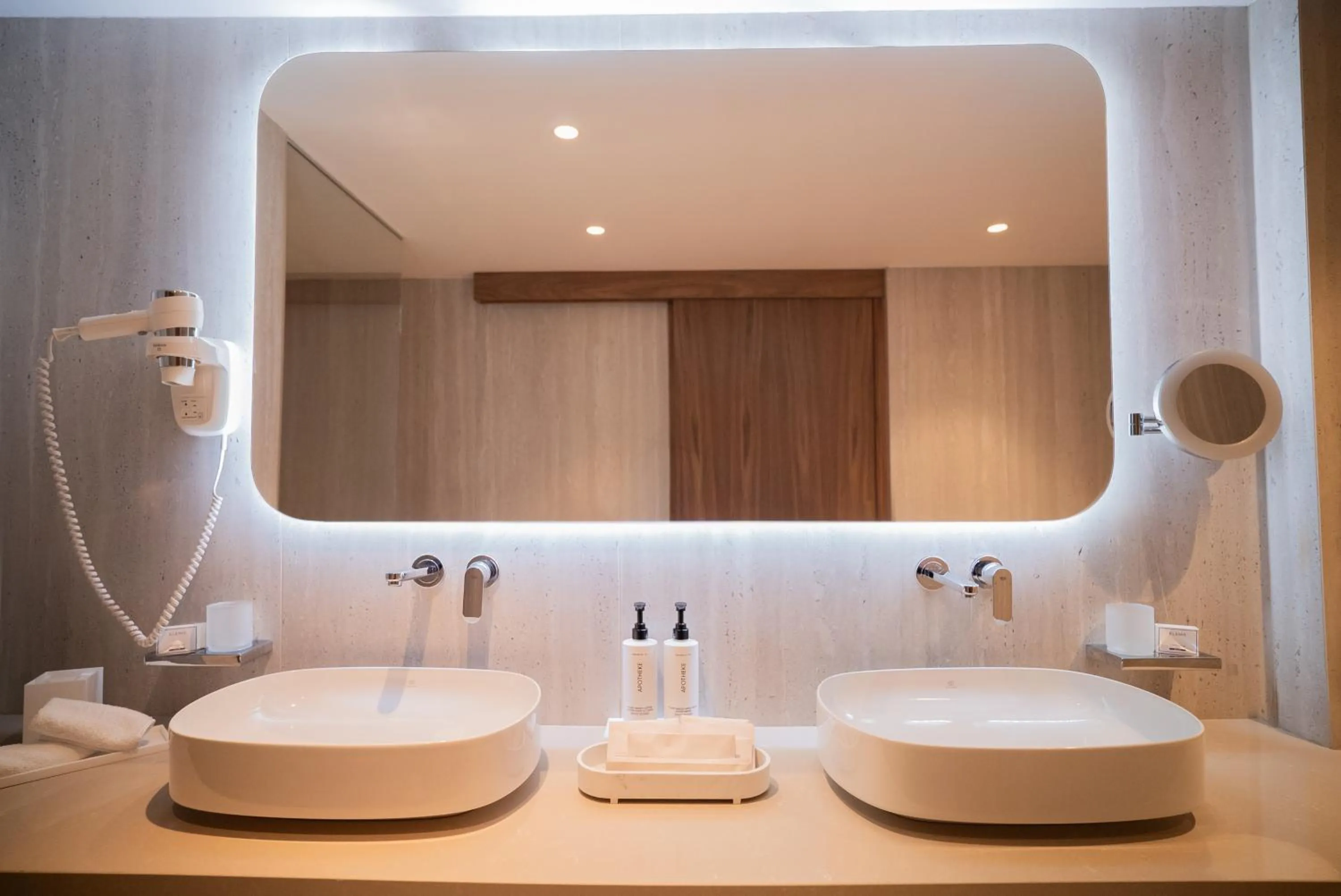 Shower in Grecian Park