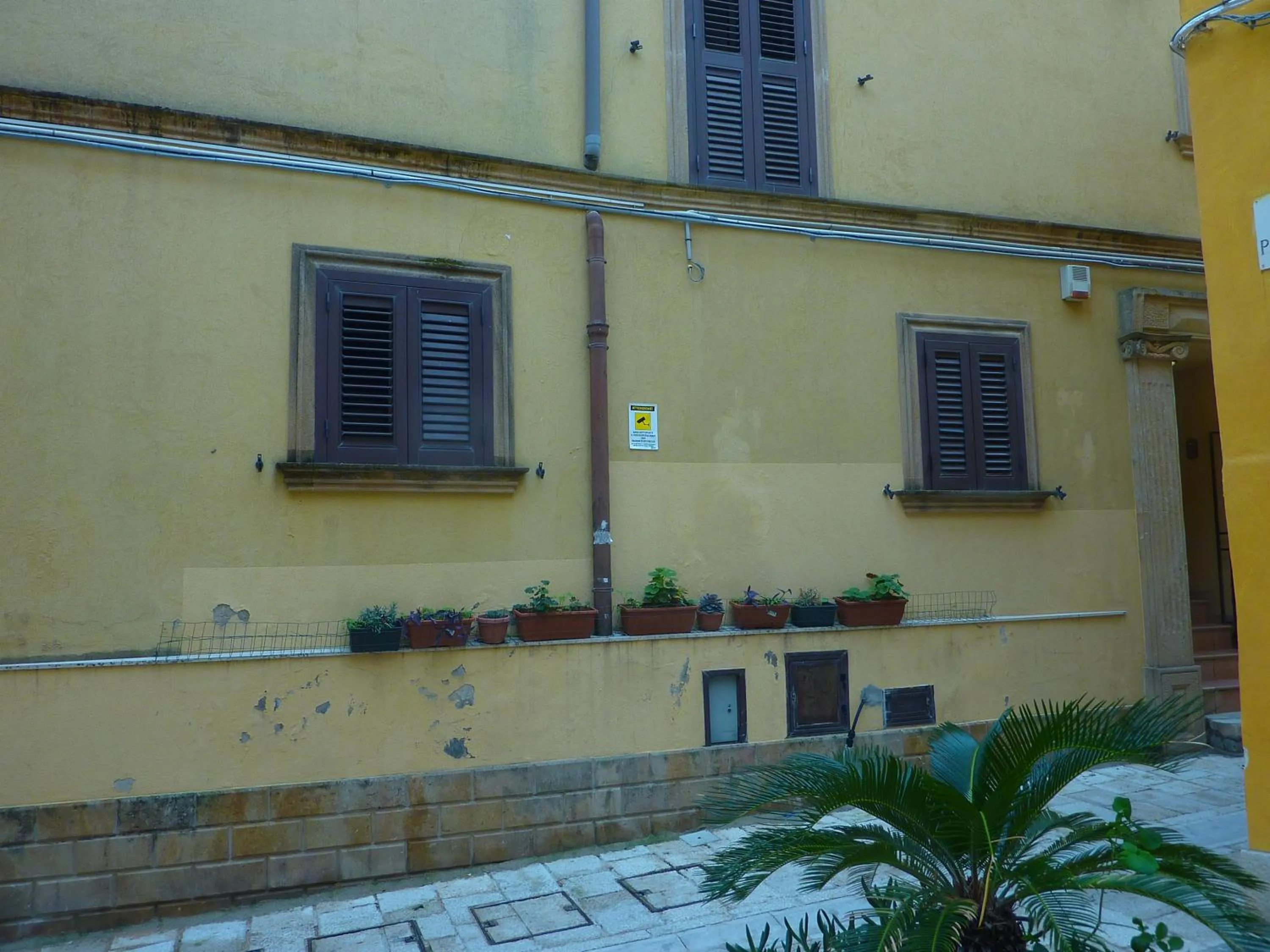 Property building in Duomo Rent Room & Flat