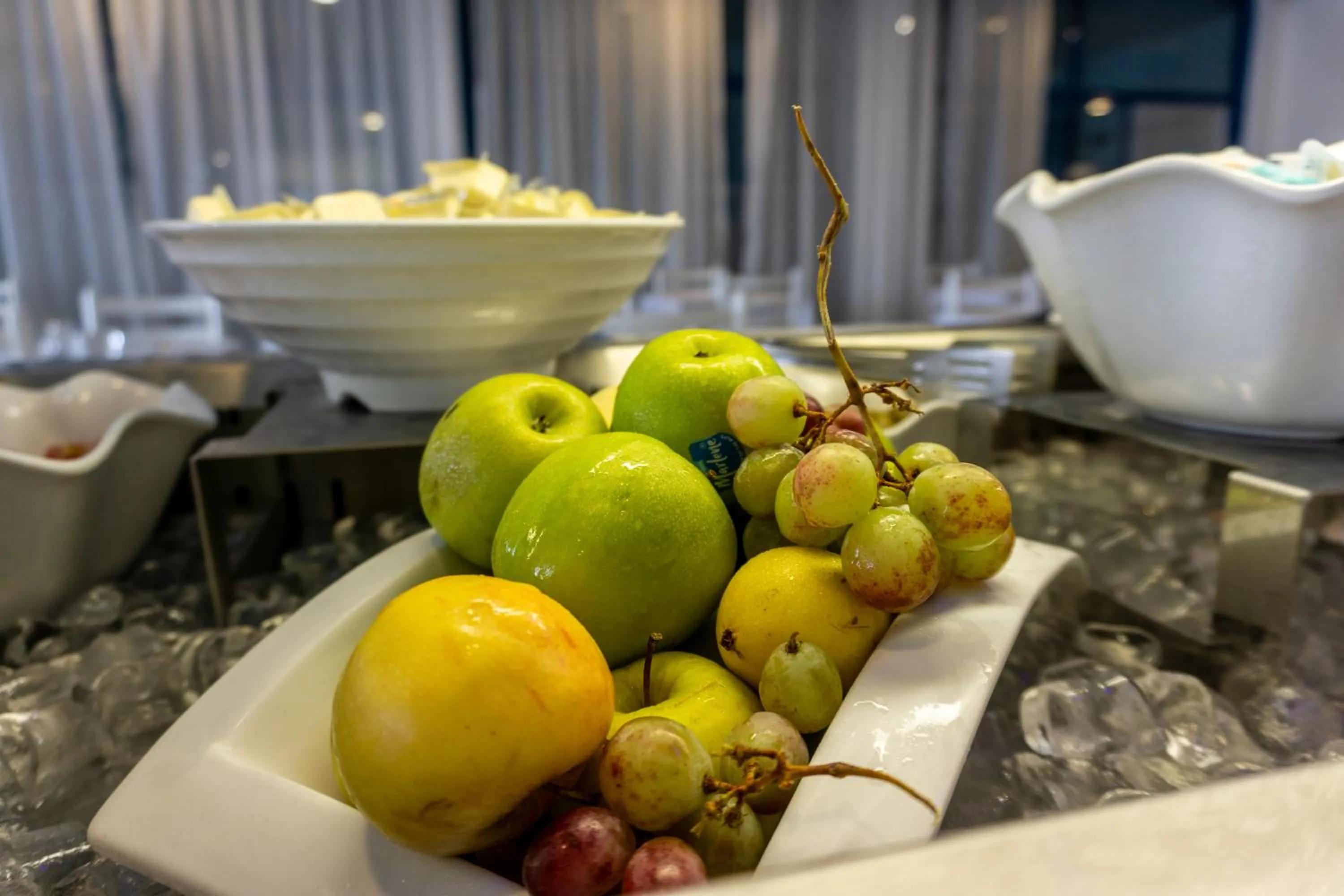 Food in Anonymous Beach Hotel (Adults 16+)