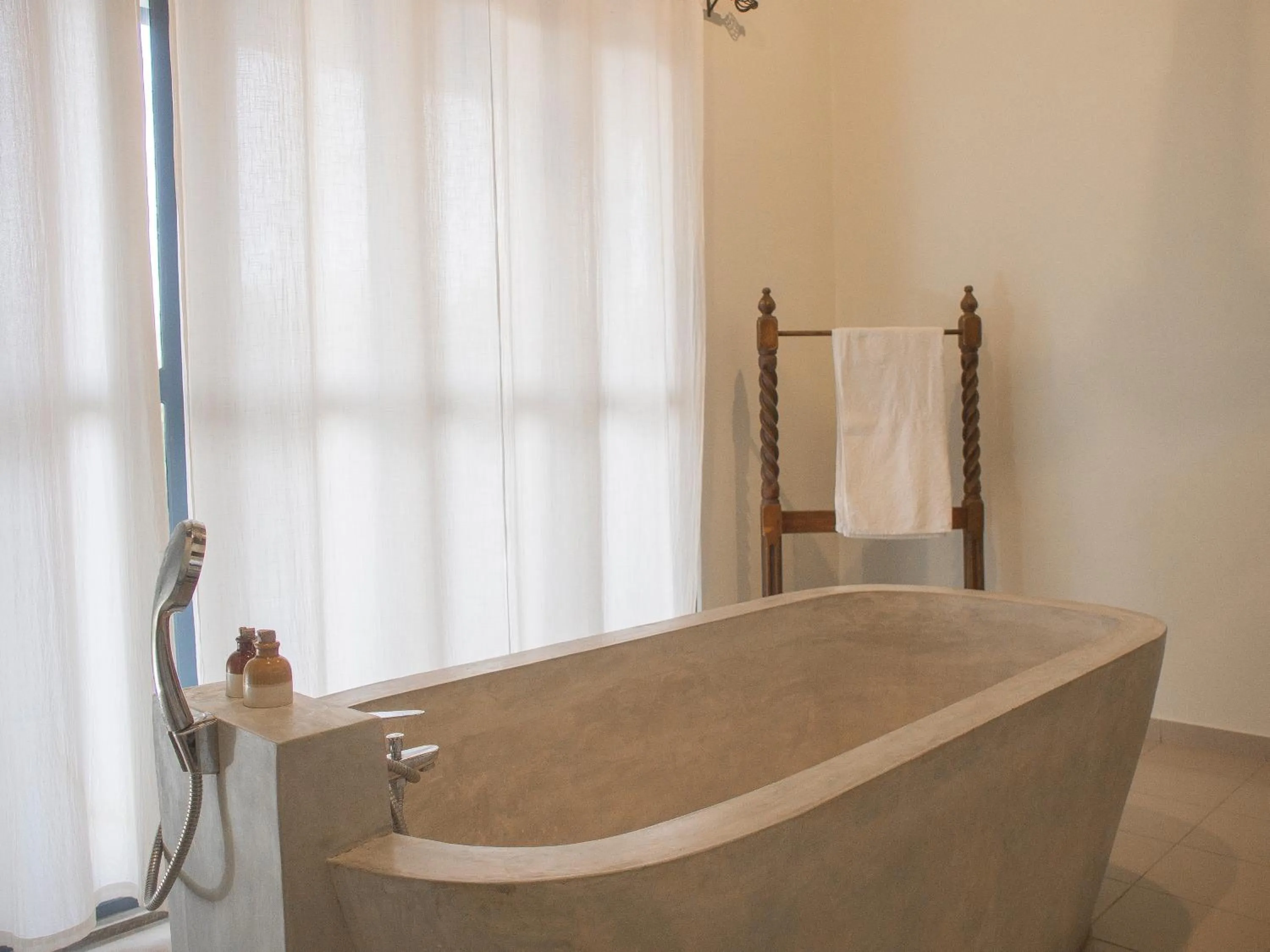 Bathroom in Secret Garden Galle Fort