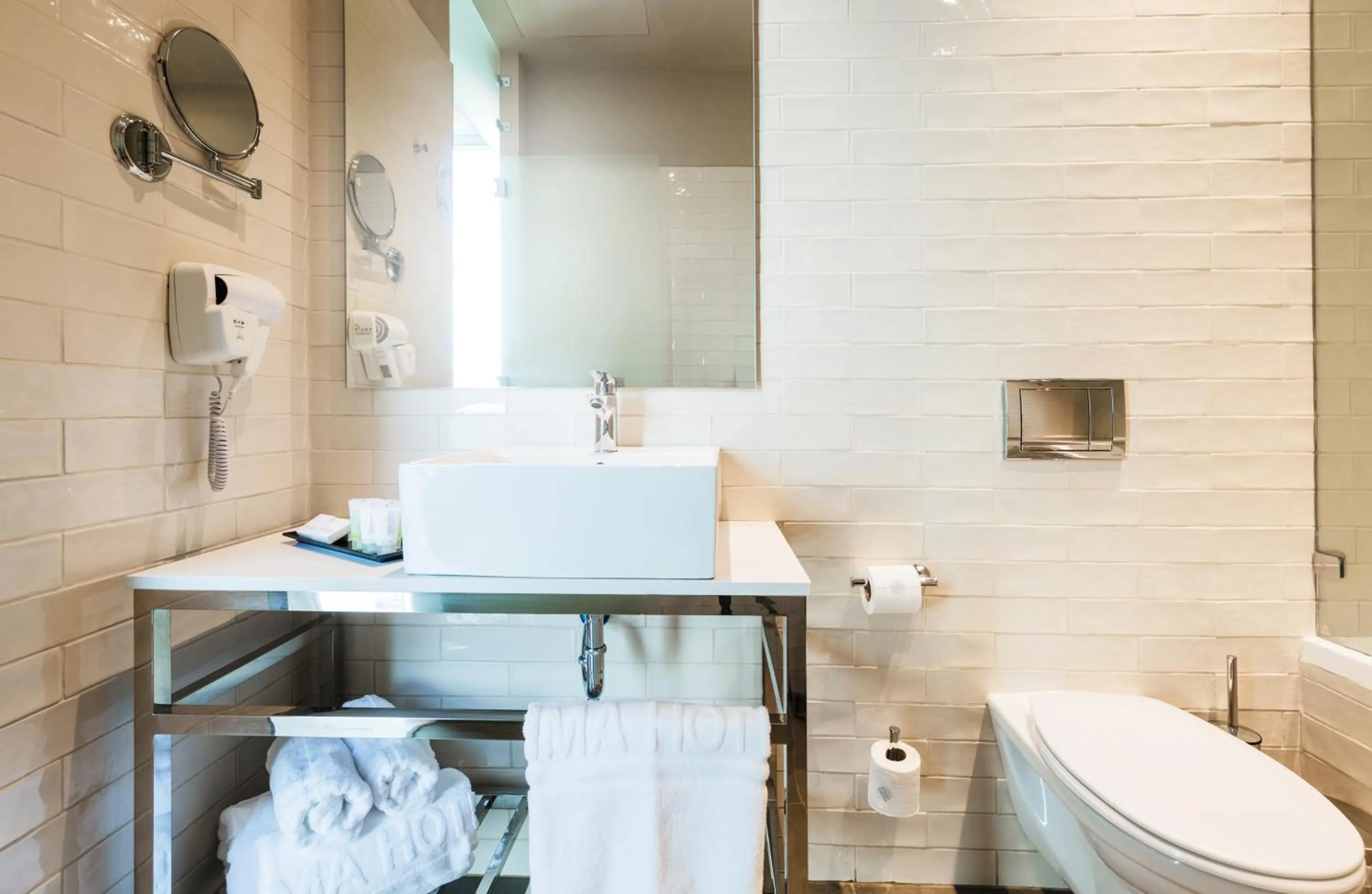 Bathroom in Prima Link Hotel