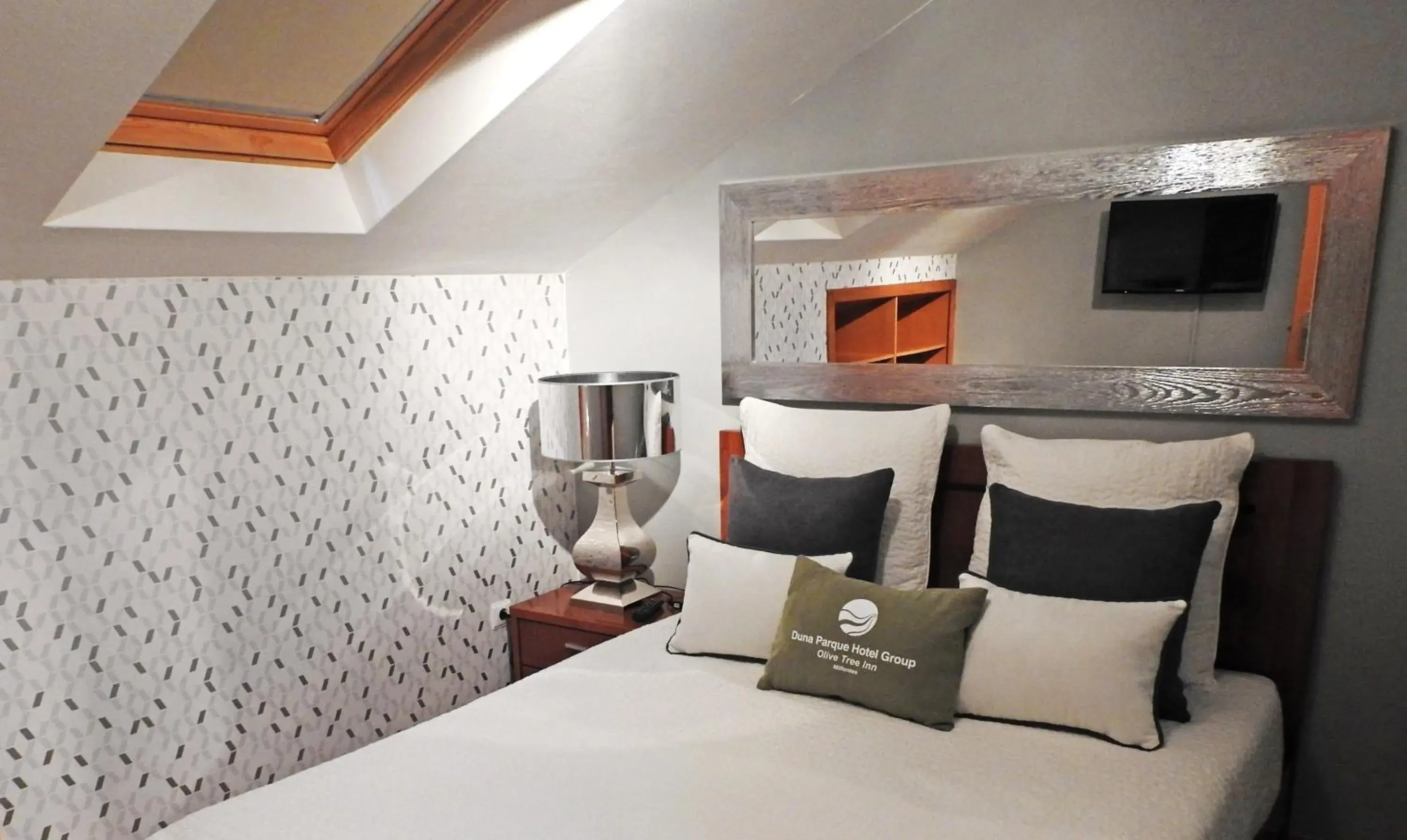 Quadruple Room with Shared Bathroom in Milfontes Guest House - Duna Parque Resorts & Hotels Quadruple Room with Shared Bathroom in Milfontes Guest House - Duna Parque Resorts & Hotels