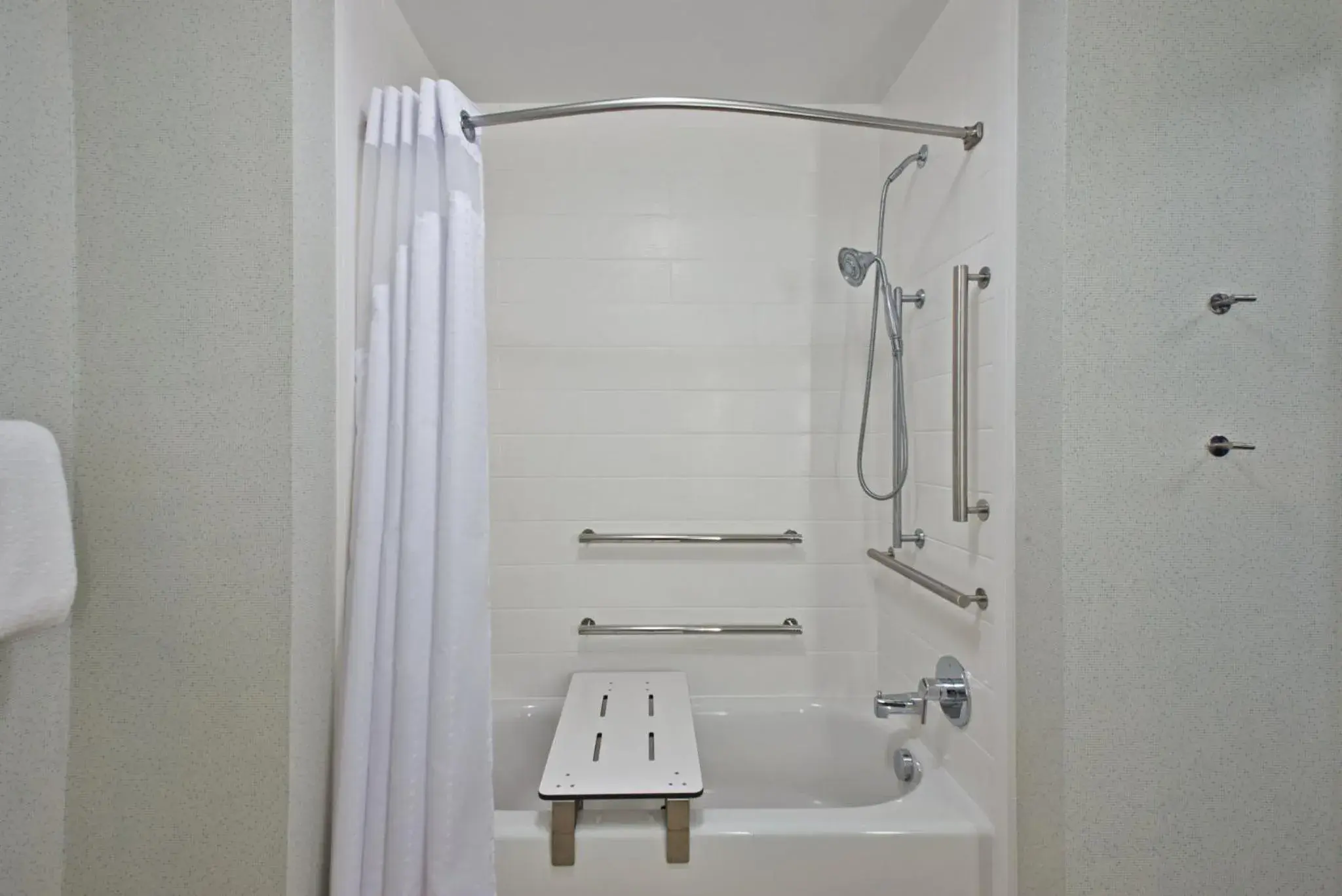 Queen Studio - Disability Access in Holiday Inn Express & Suites Uniontown by IHG Queen Studio - Disability Access in Holiday Inn Express & Suites Uniontown by IHG