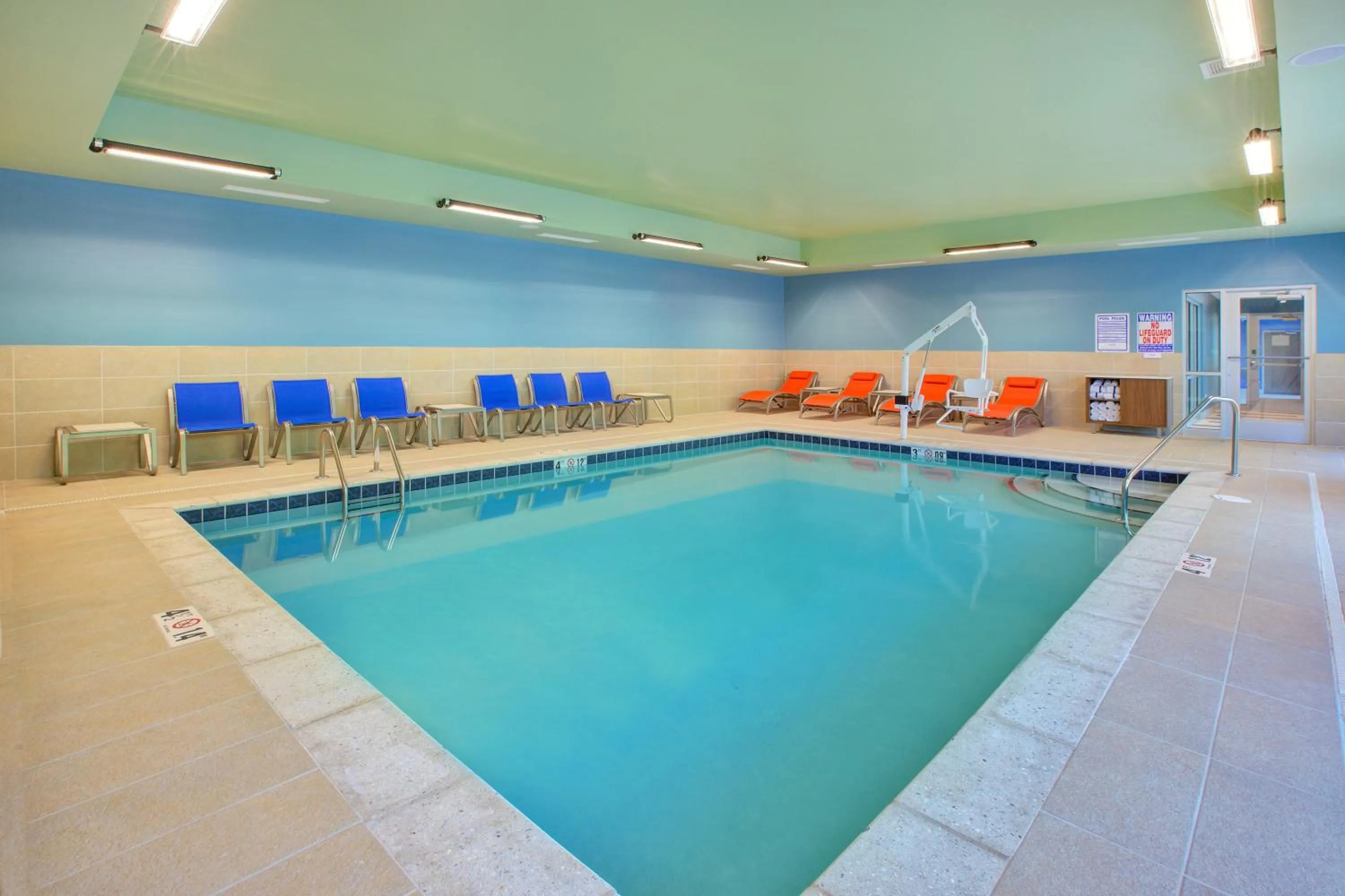Swimming pool in Holiday Inn Express & Suites New Castle by IHG