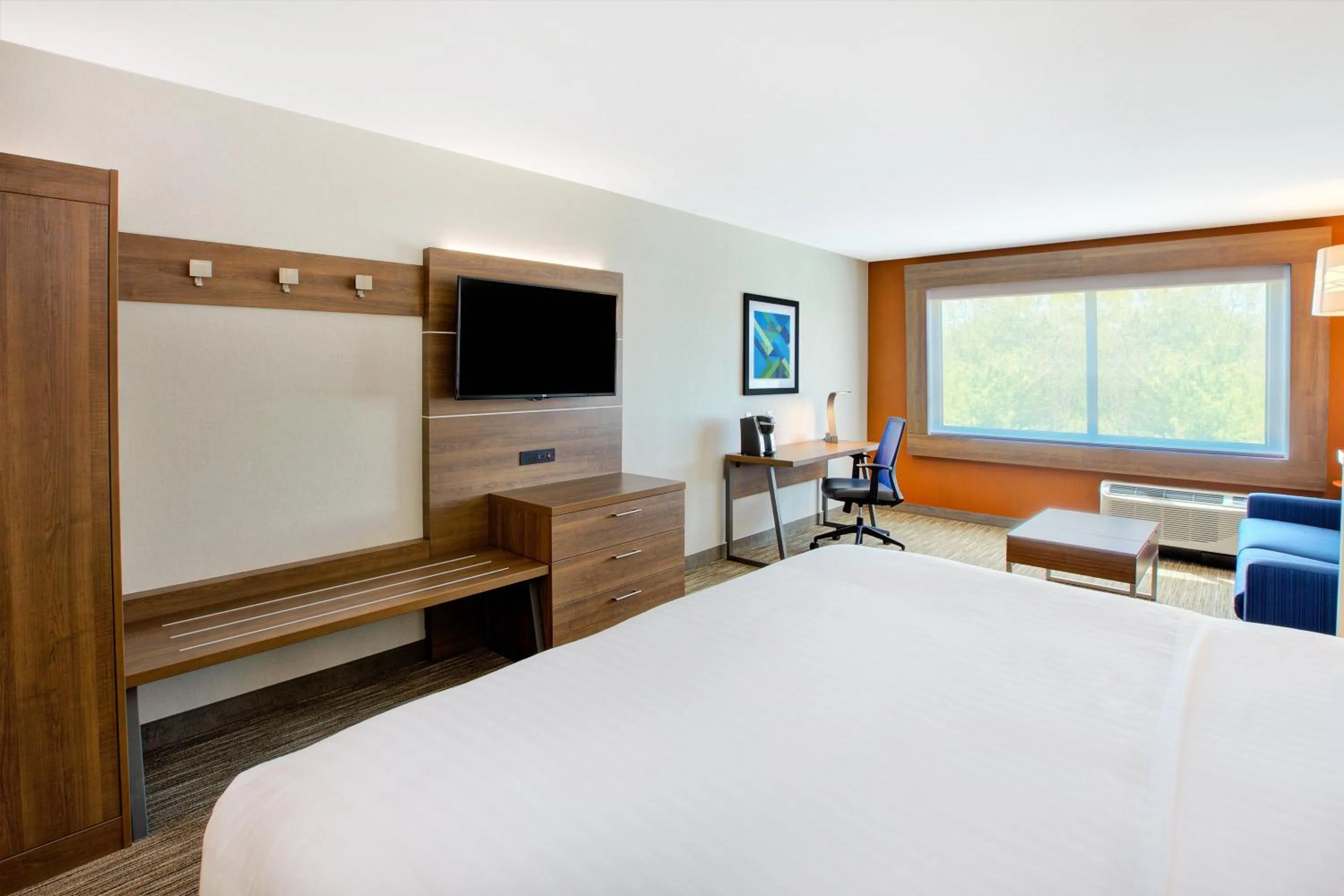 Photo of the whole room, Bed in Holiday Inn Express & Suites New Castle by IHG