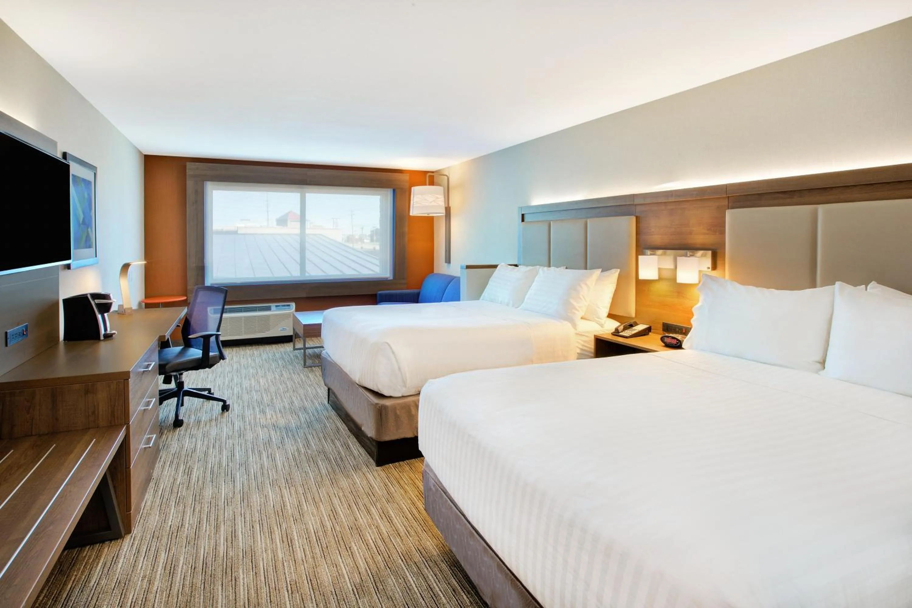 Photo of the whole room, Bed in Holiday Inn Express & Suites New Castle by IHG