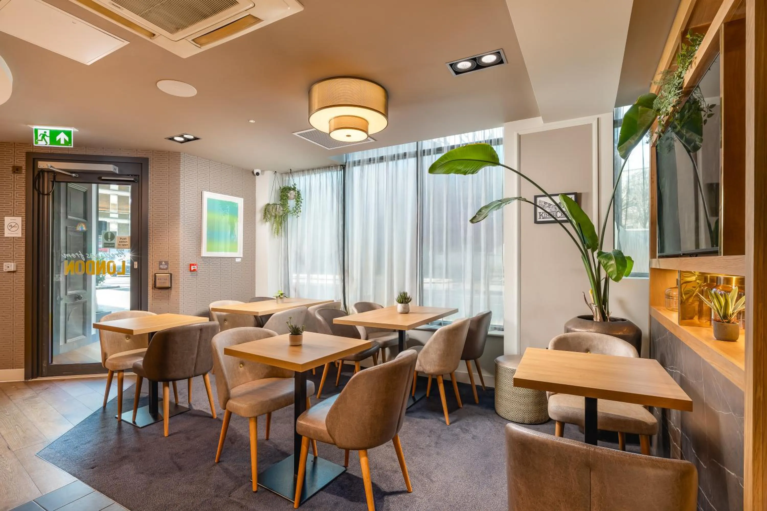 Lounge or bar in Point A Hotel London Kings Cross – St Pancras