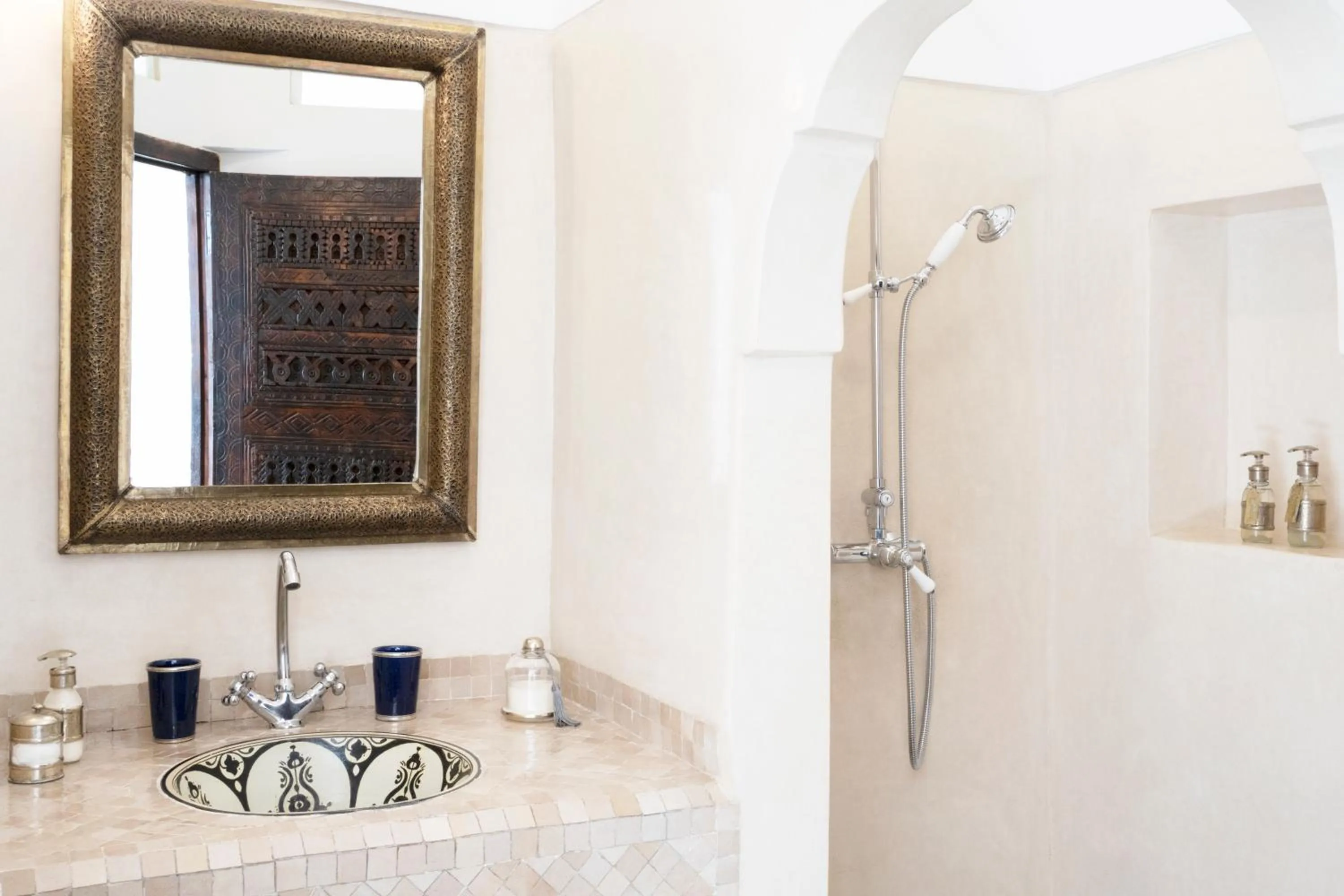 Shower in Riad Sashema