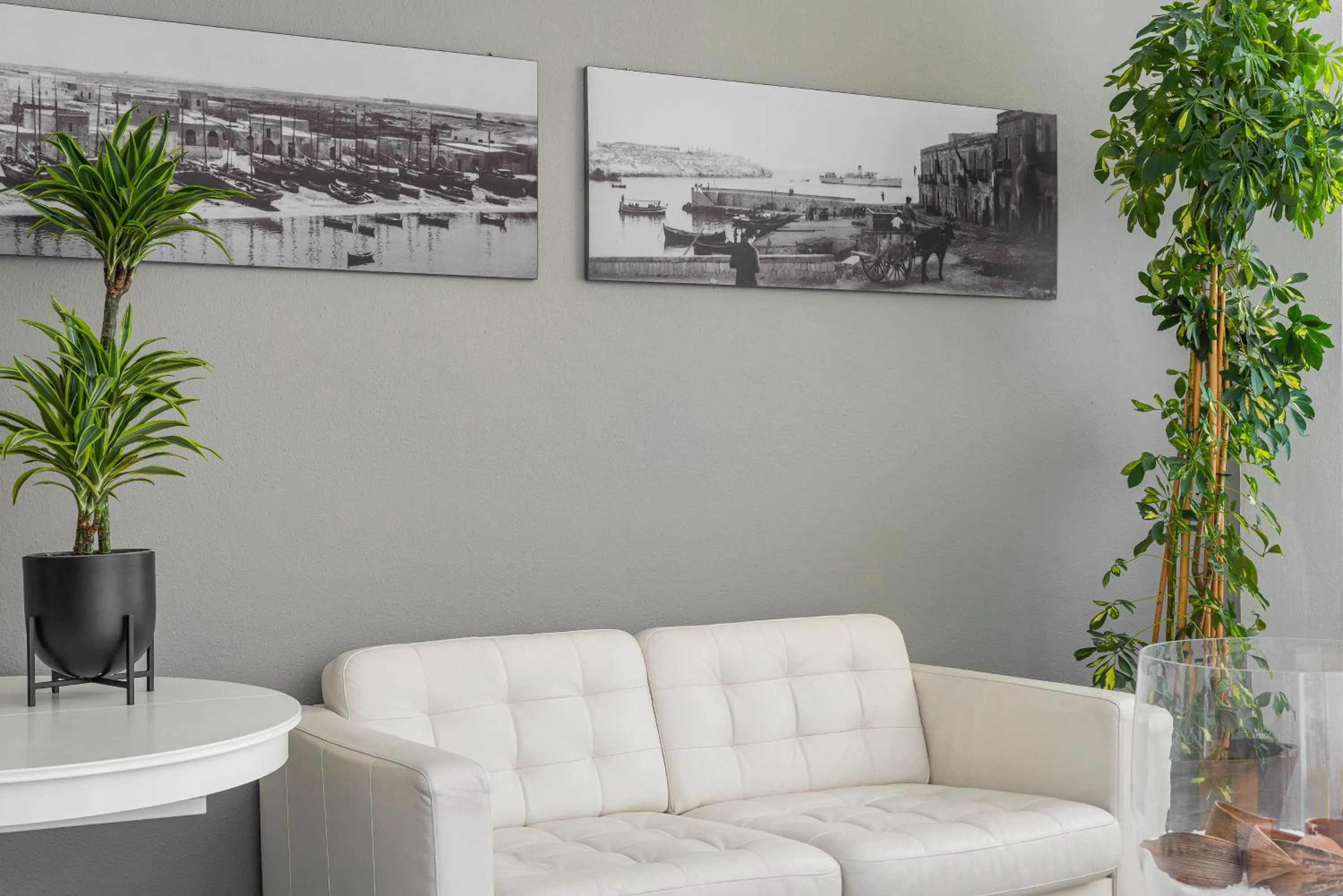 Seating area in Hotel Vega