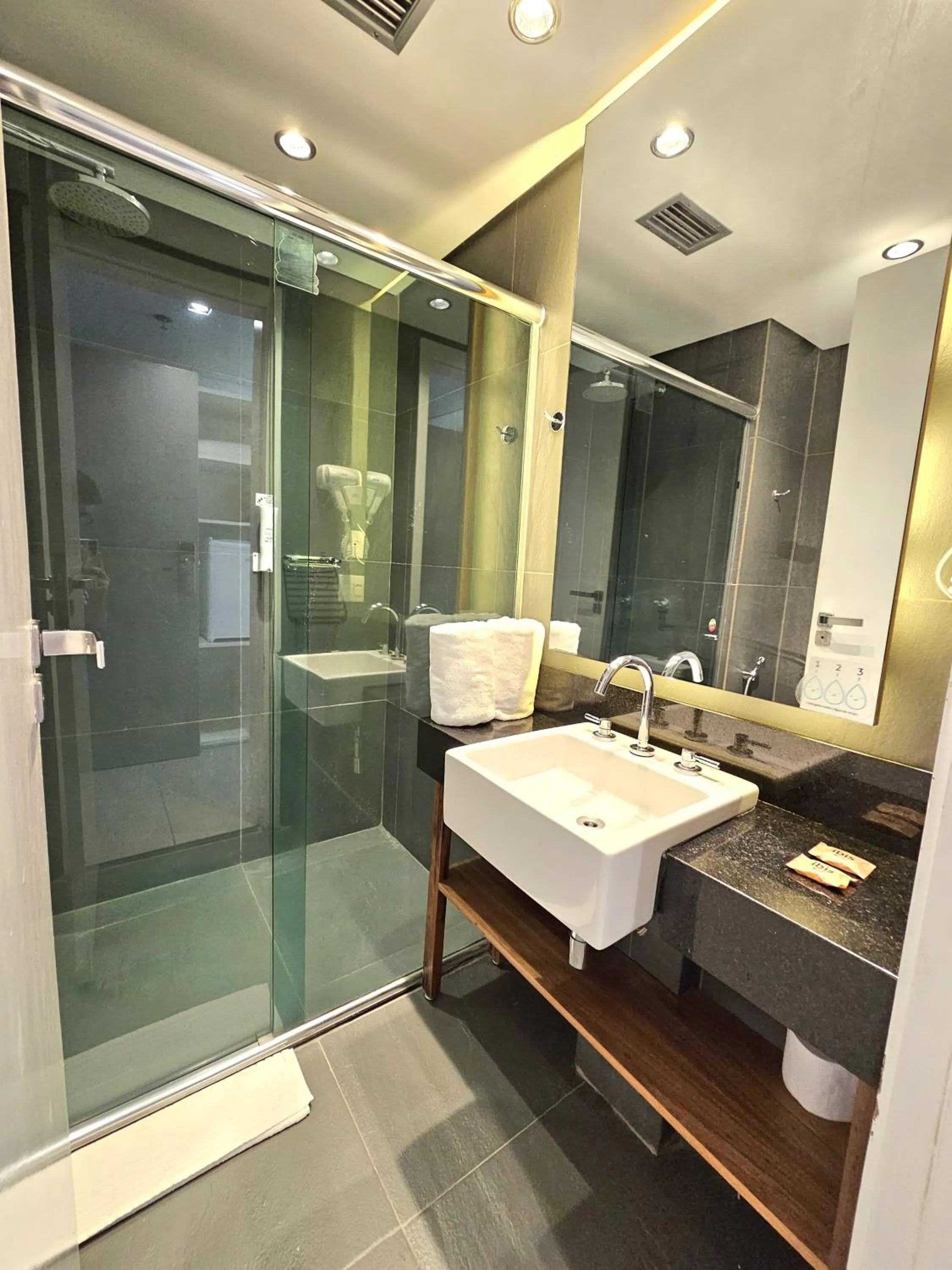 Shower in ibis Styles Boa Vista