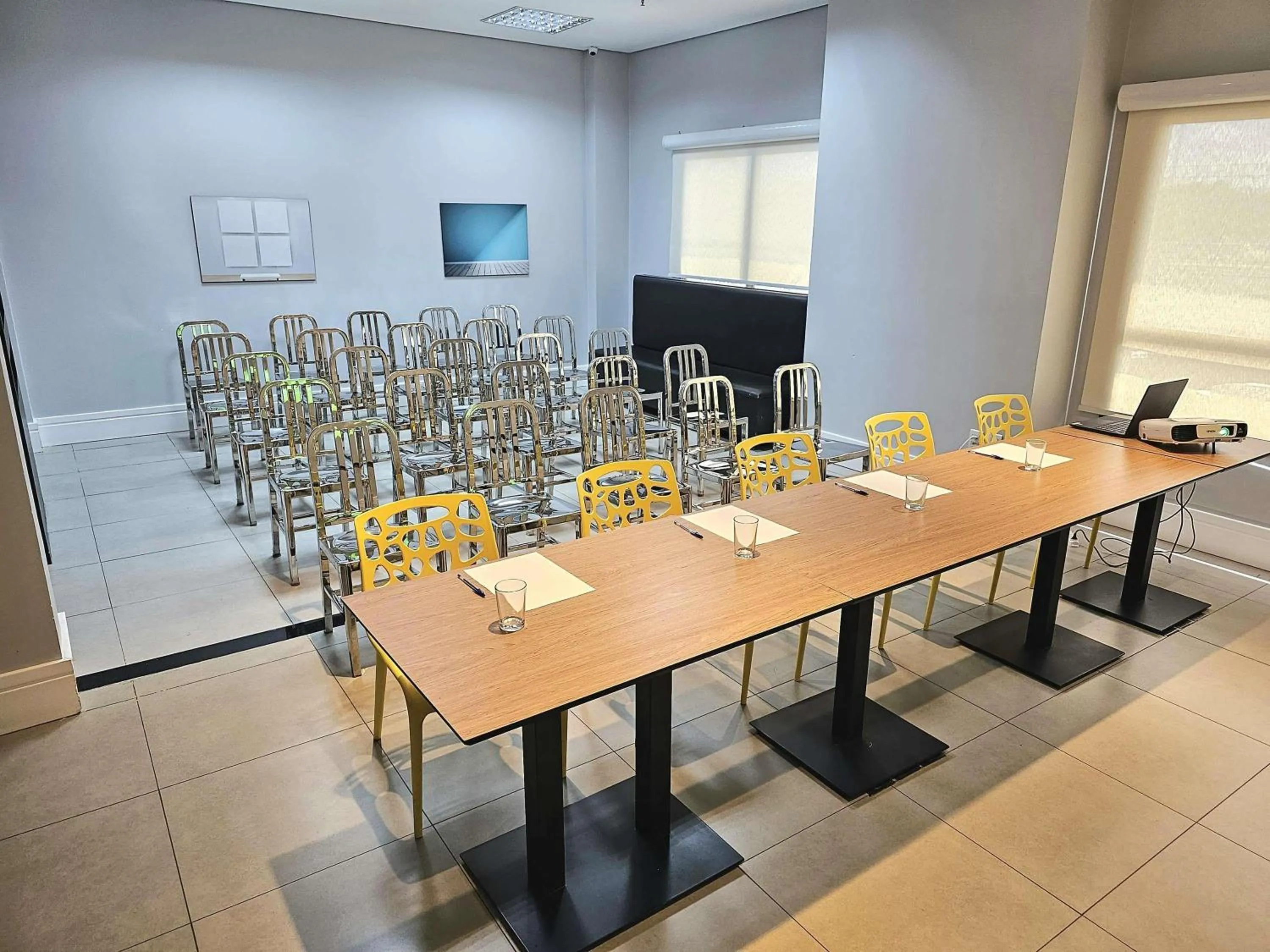 Meeting/conference room in ibis Styles Boa Vista