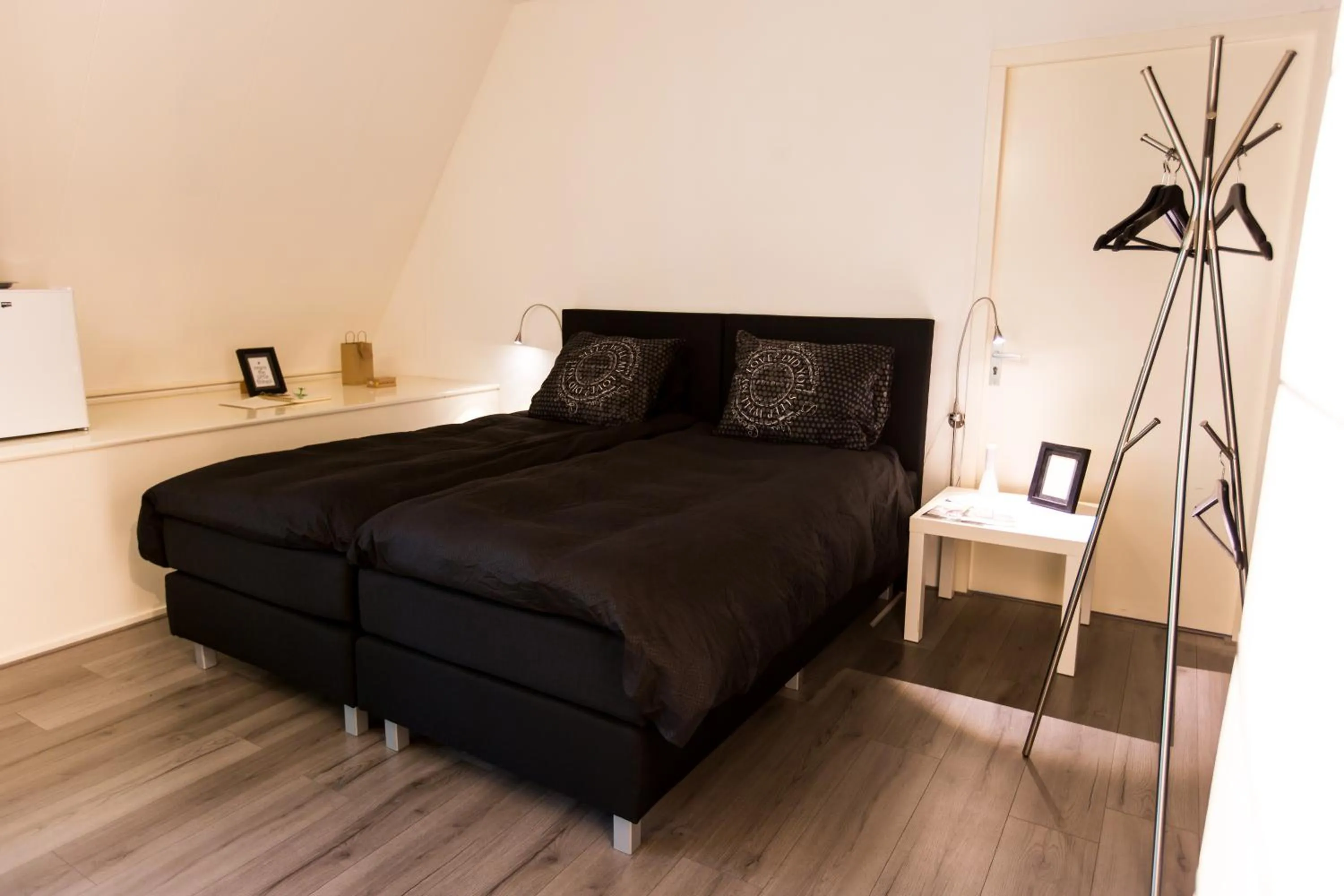 Bed in Cuisinerie Mensinge With Dreams