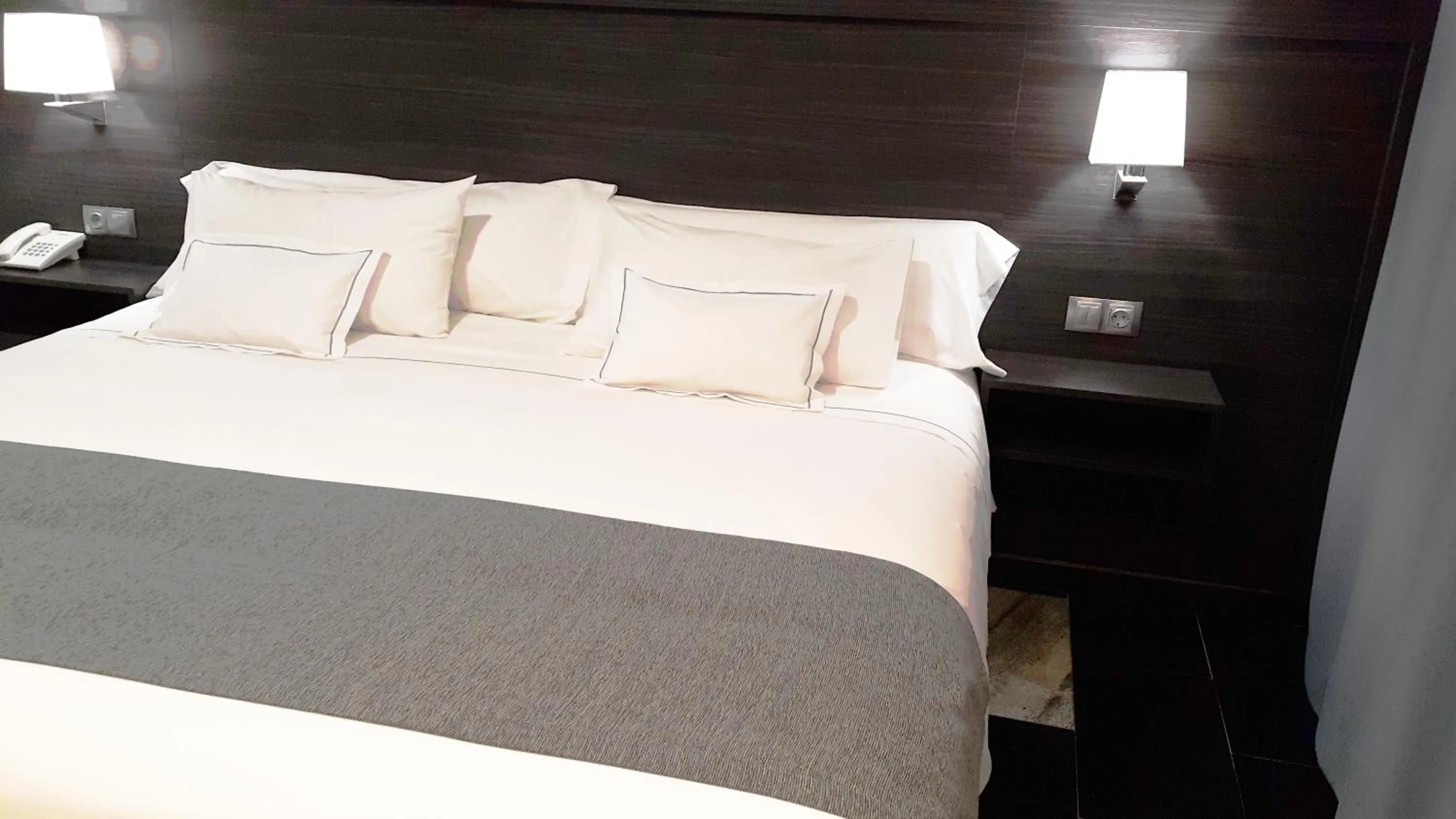 Bed in Hotel Tasiast