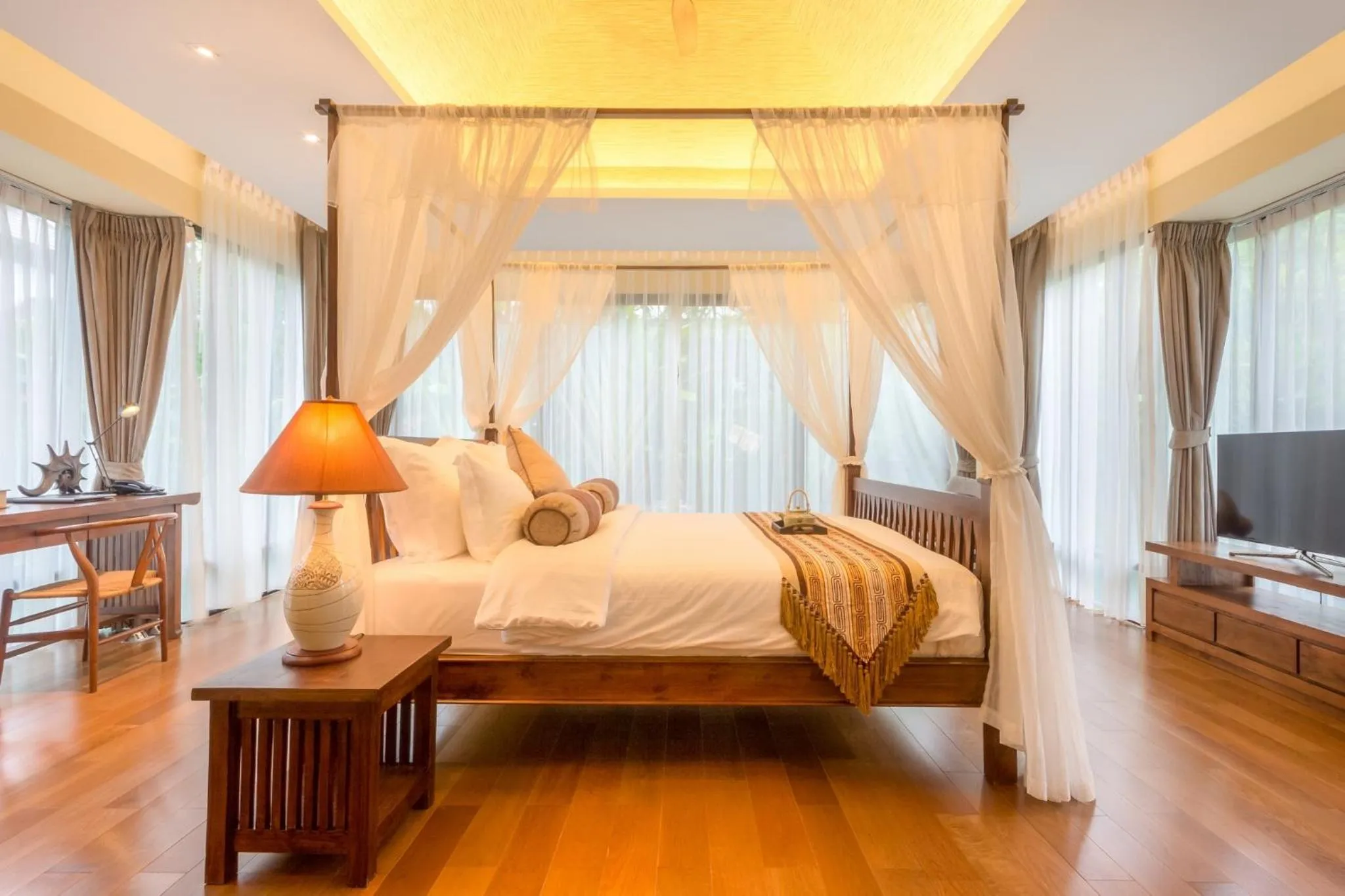Bed in Ozone Villa Phuket