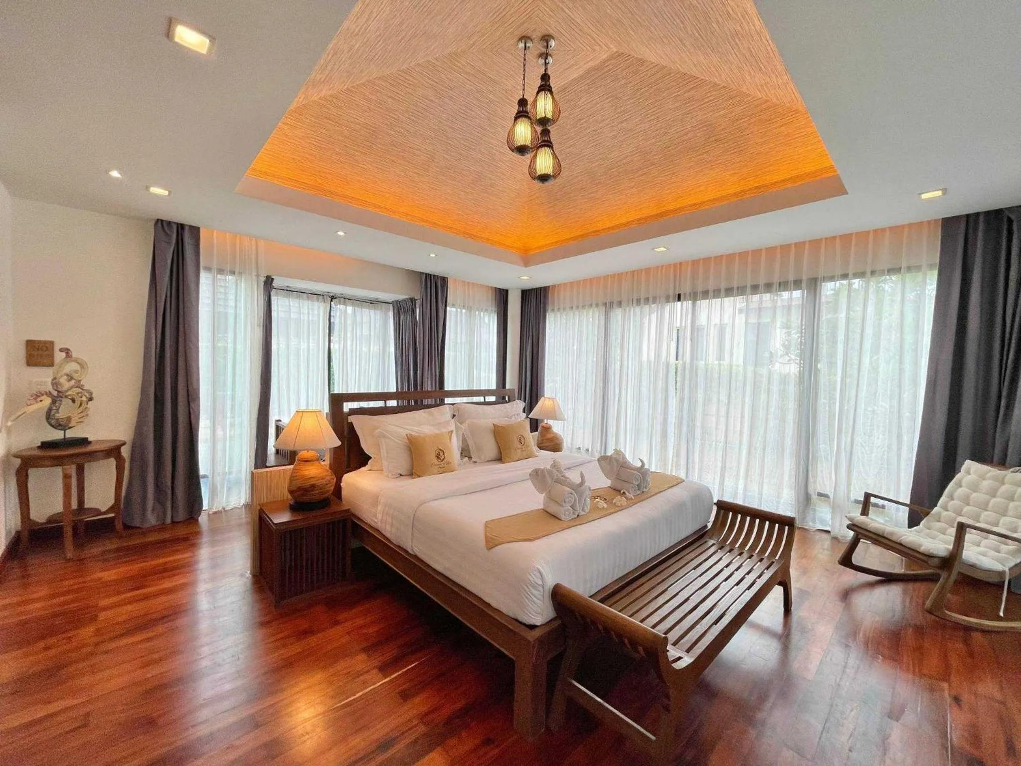 Bed in Ozone Villa Phuket