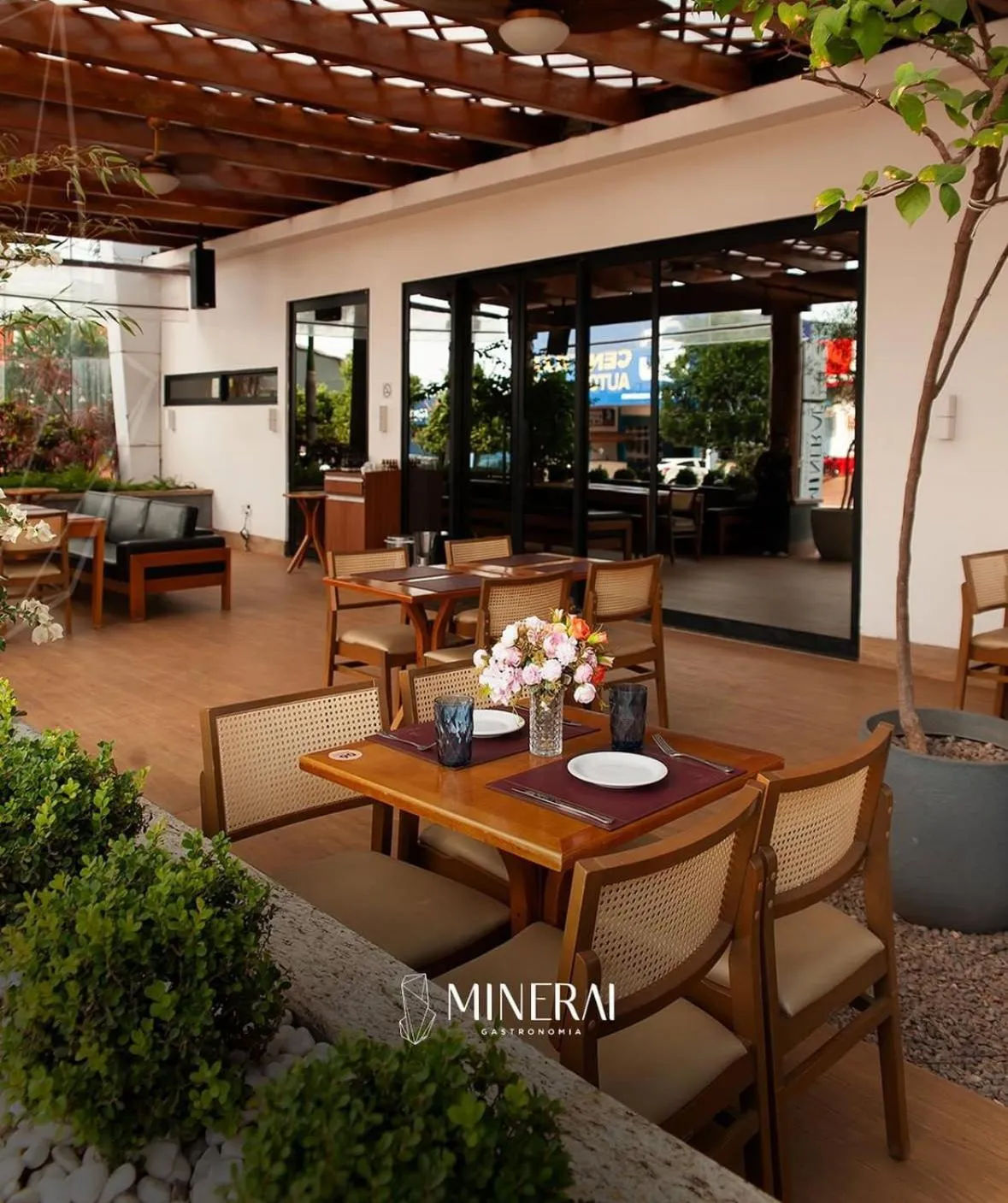 Restaurant/places to eat in Pumma Business Hotel