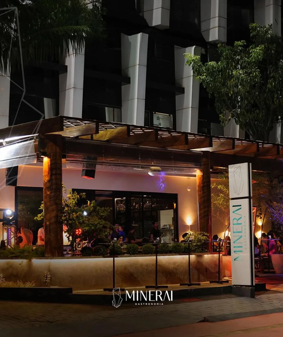 Restaurant/places to eat in Pumma Business Hotel