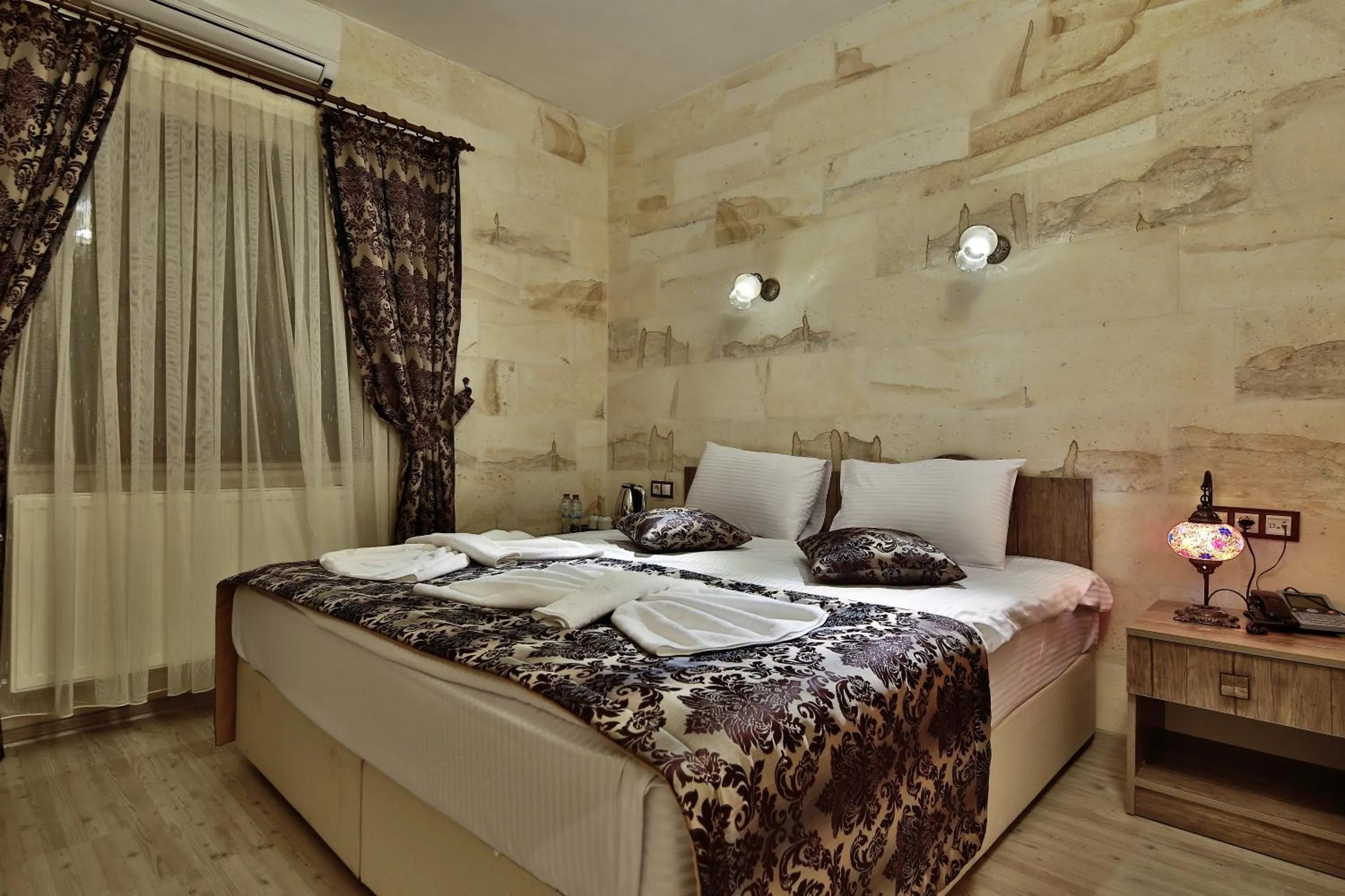 Bed in Yusuf Bey House