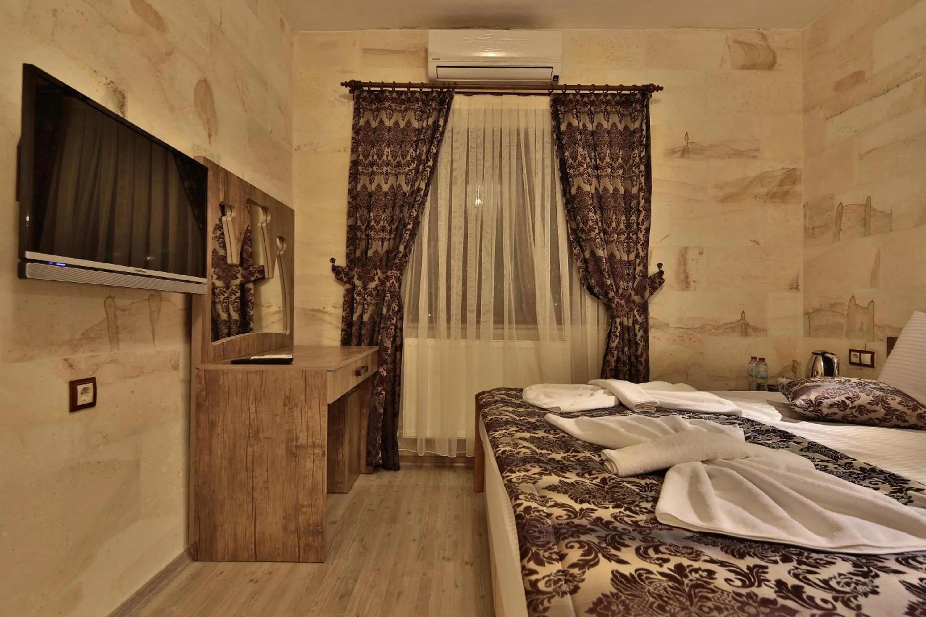 Bed in Yusuf Bey House