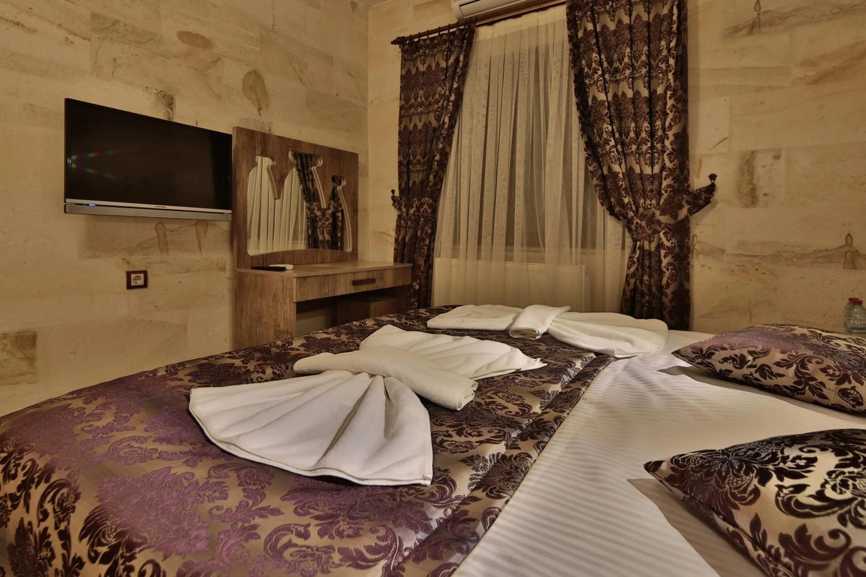 Non alcoholic drinks, Bed in Yusuf Bey House