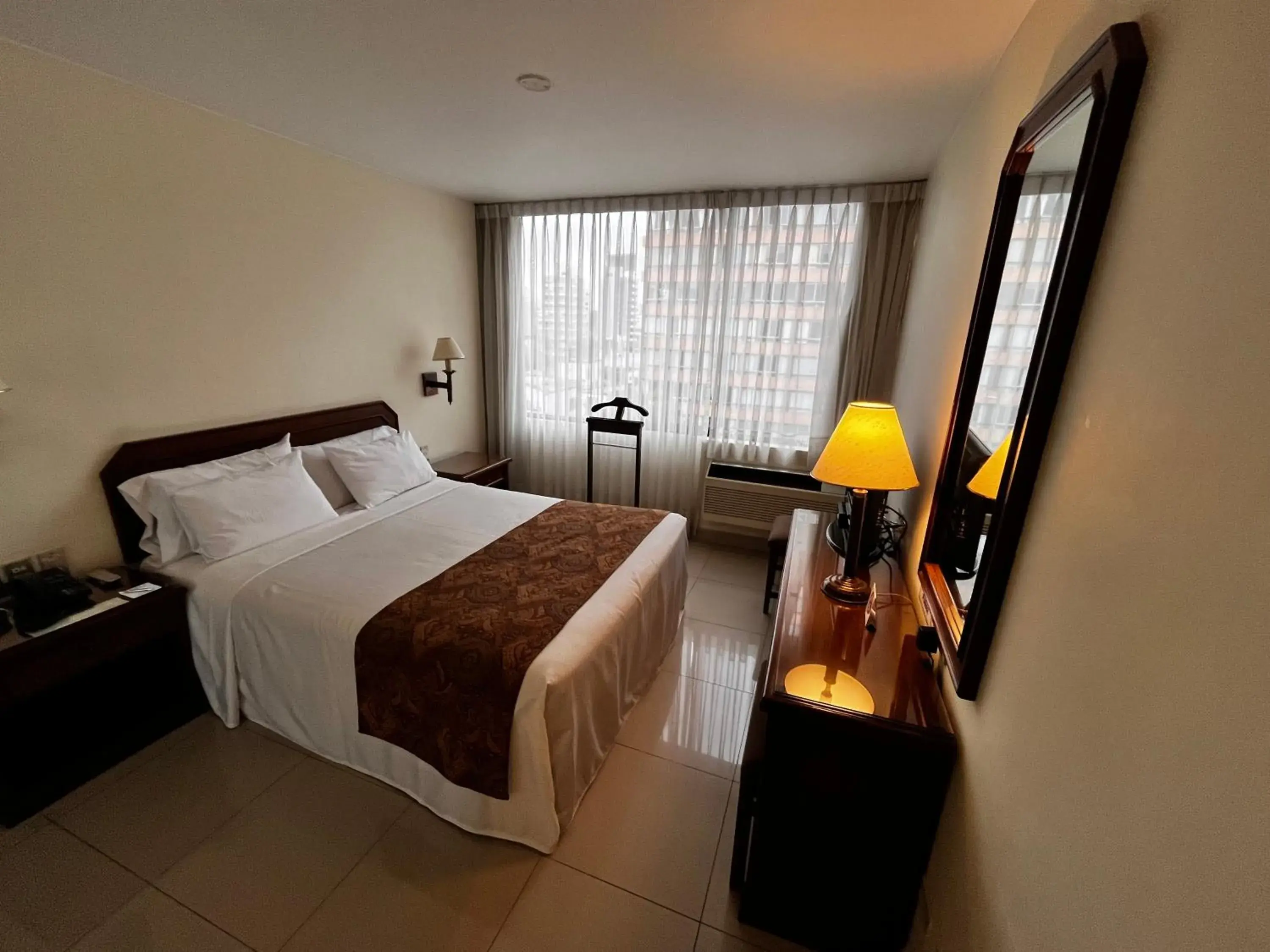 Single Room with Queen Bed - single occupancy in Hotel Boulevard Single Room with Queen Bed - single occupancy in Hotel Boulevard
