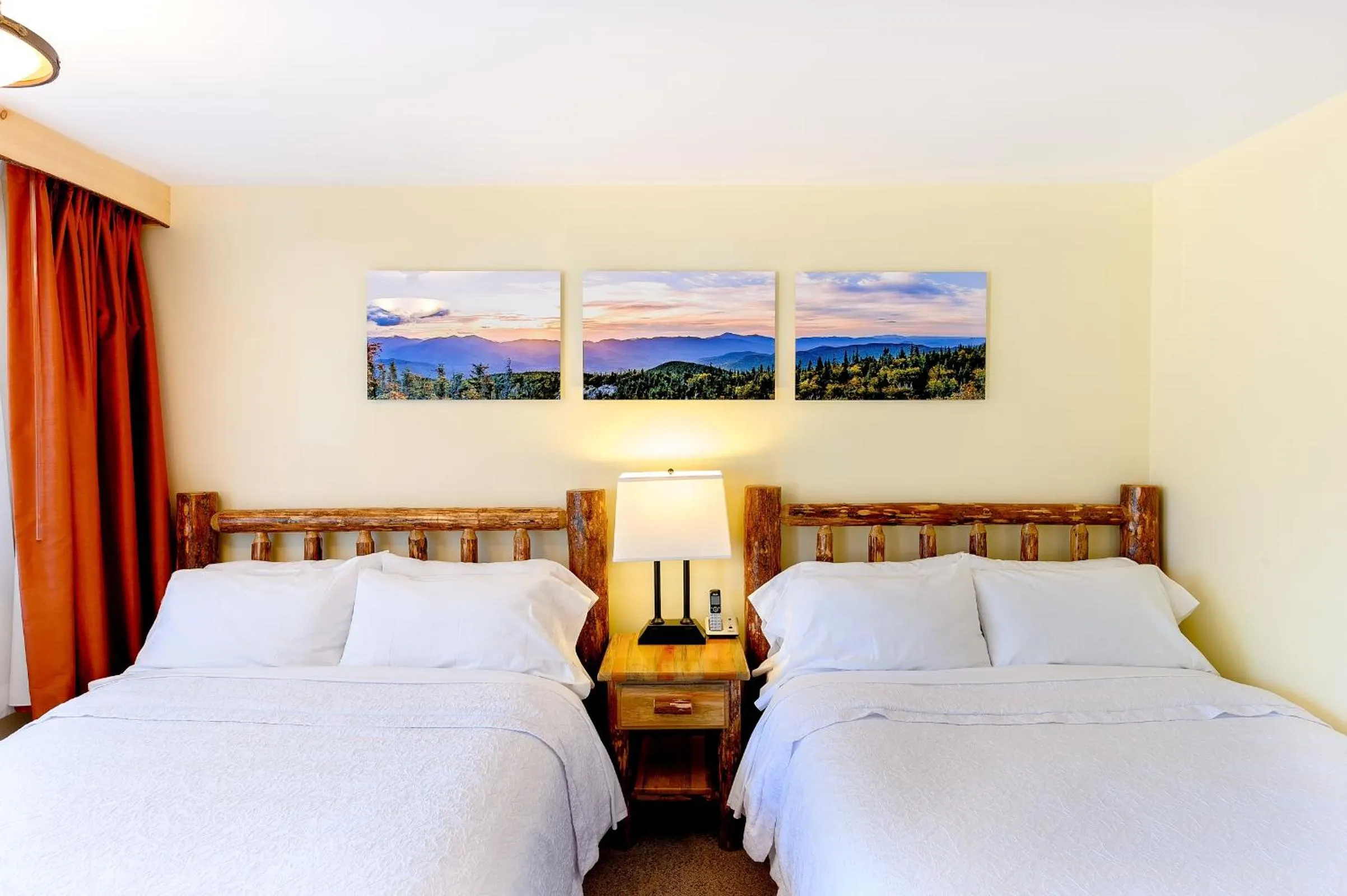 Bedroom, Bed in Adirondack Spruce Lodge