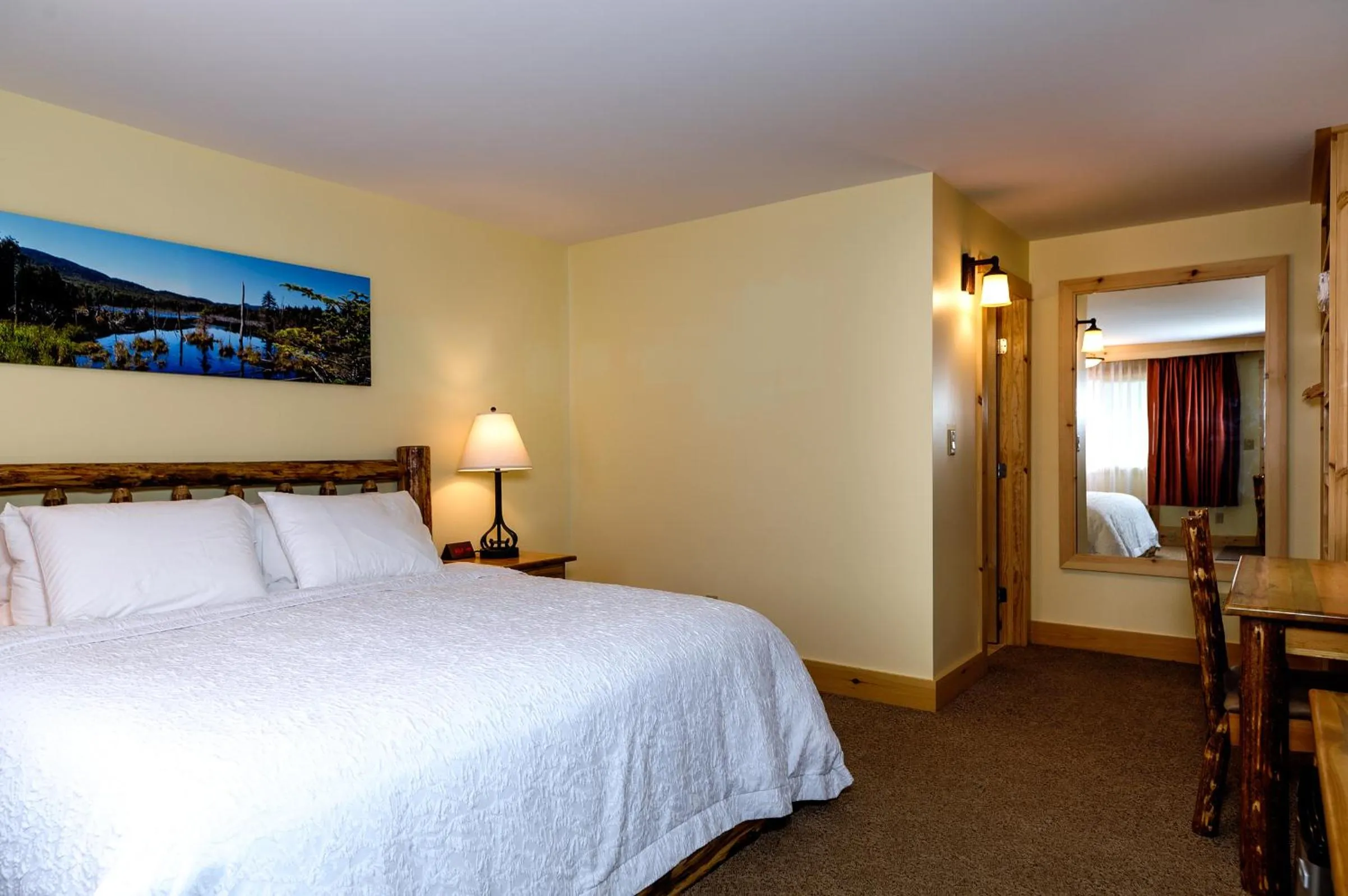 Bedroom, Bed in Adirondack Spruce Lodge