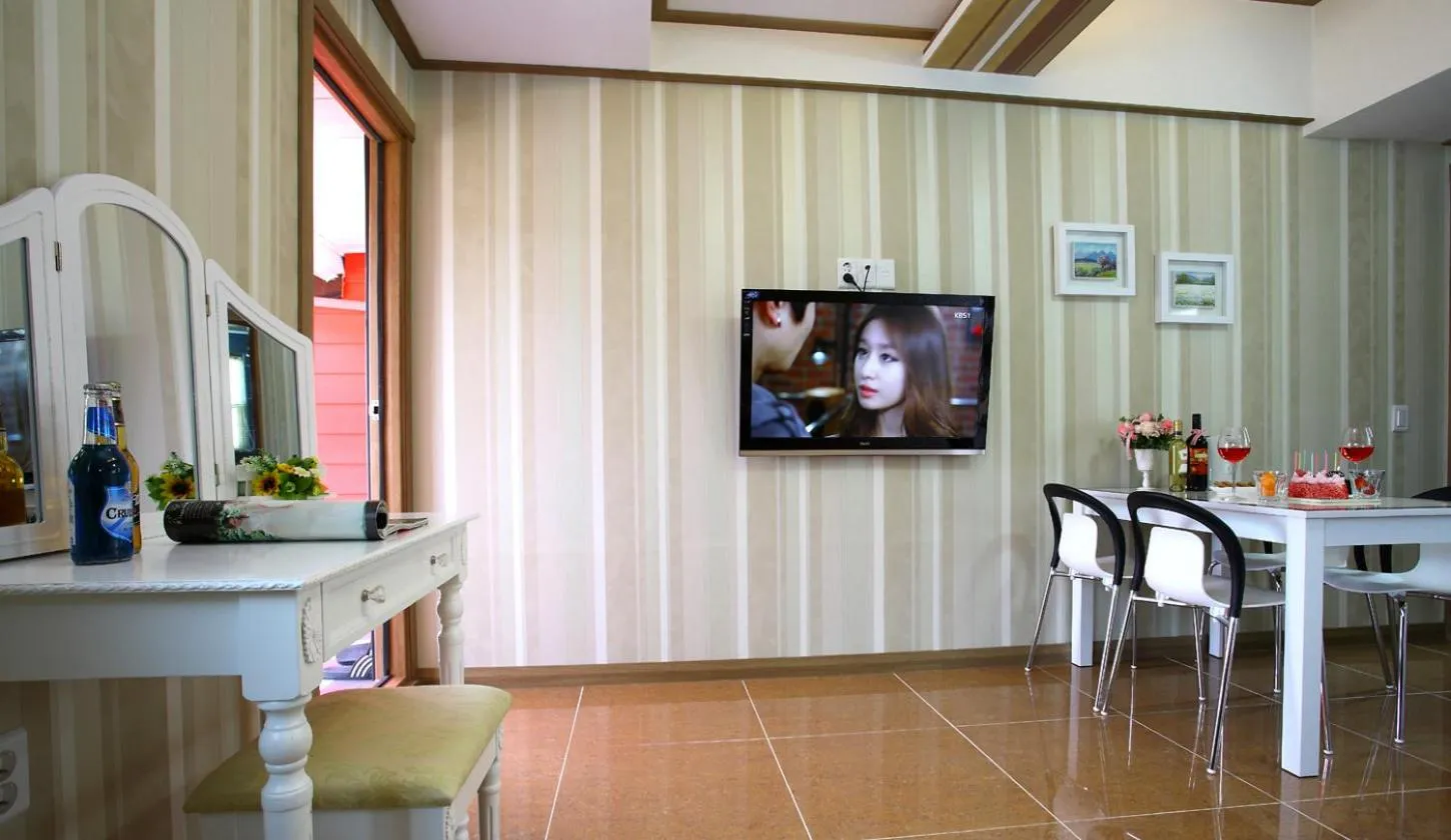 TV and multimedia in Bluesean Pension