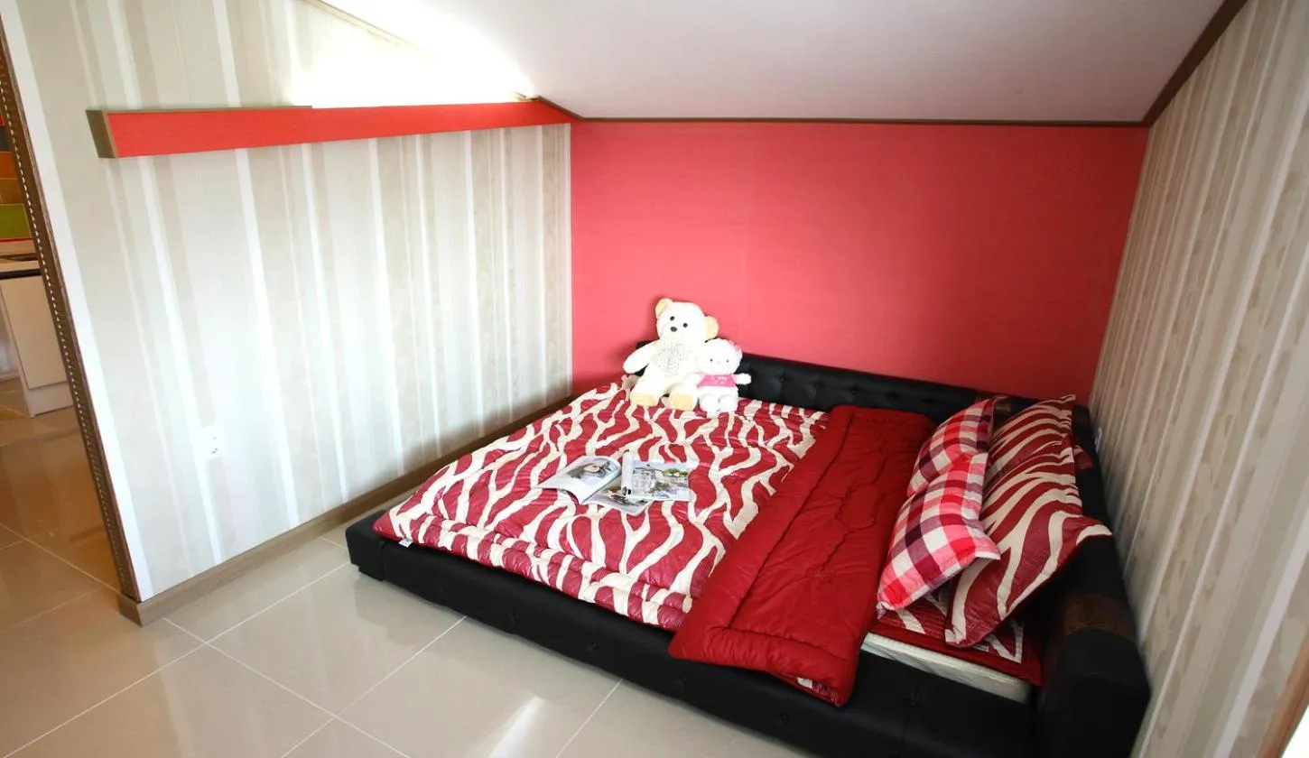 Photo of the whole room, Bed in Bluesean Pension