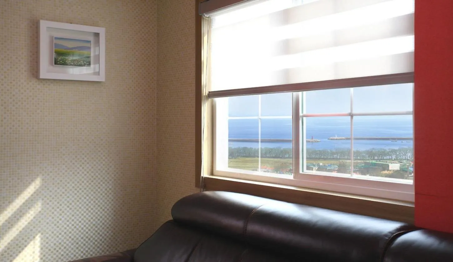 Day in Bluesean Pension