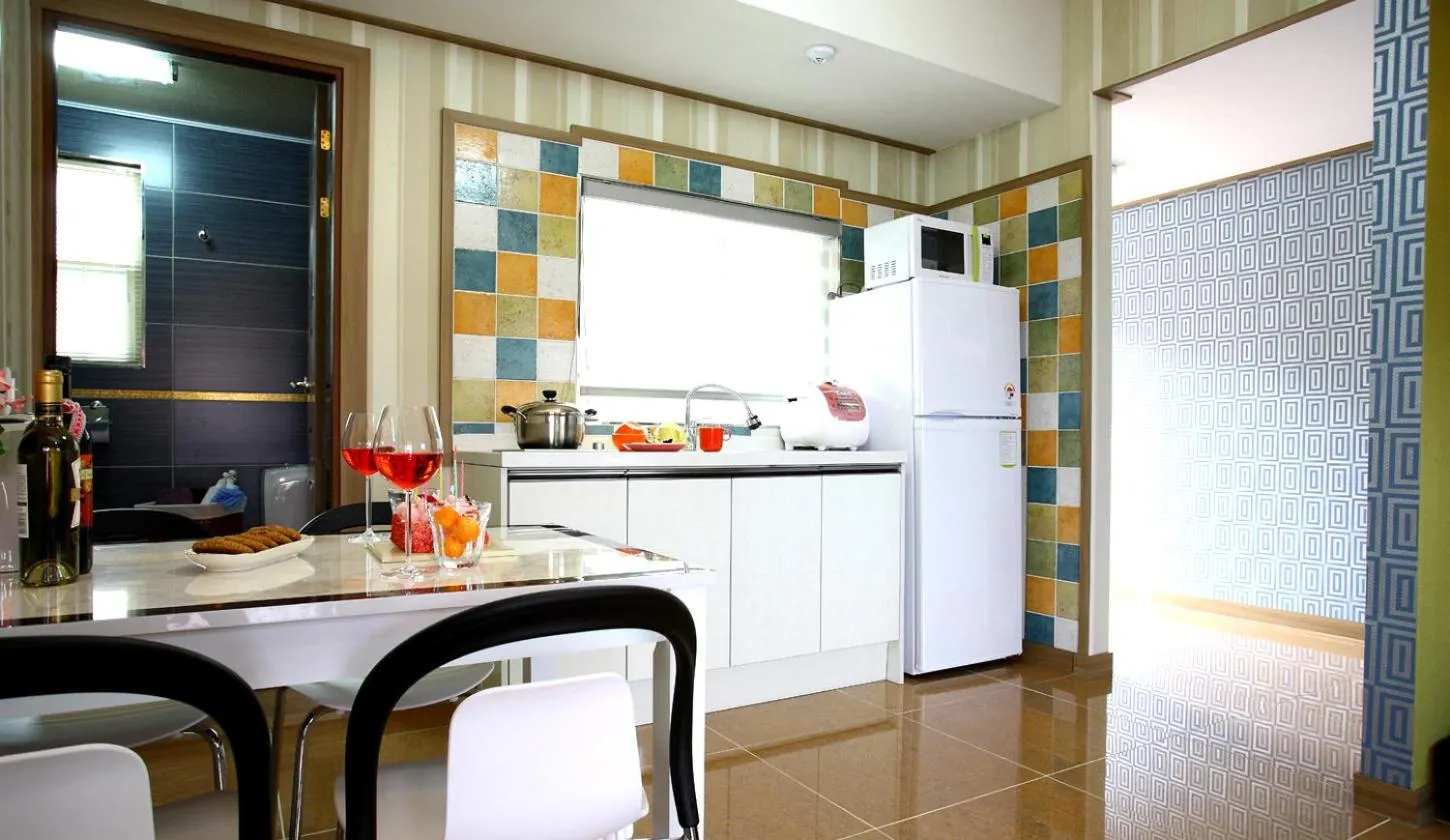 Kitchen or kitchenette in Bluesean Pension