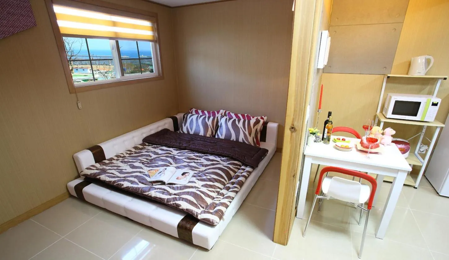 Photo of the whole room, Bed in Bluesean Pension