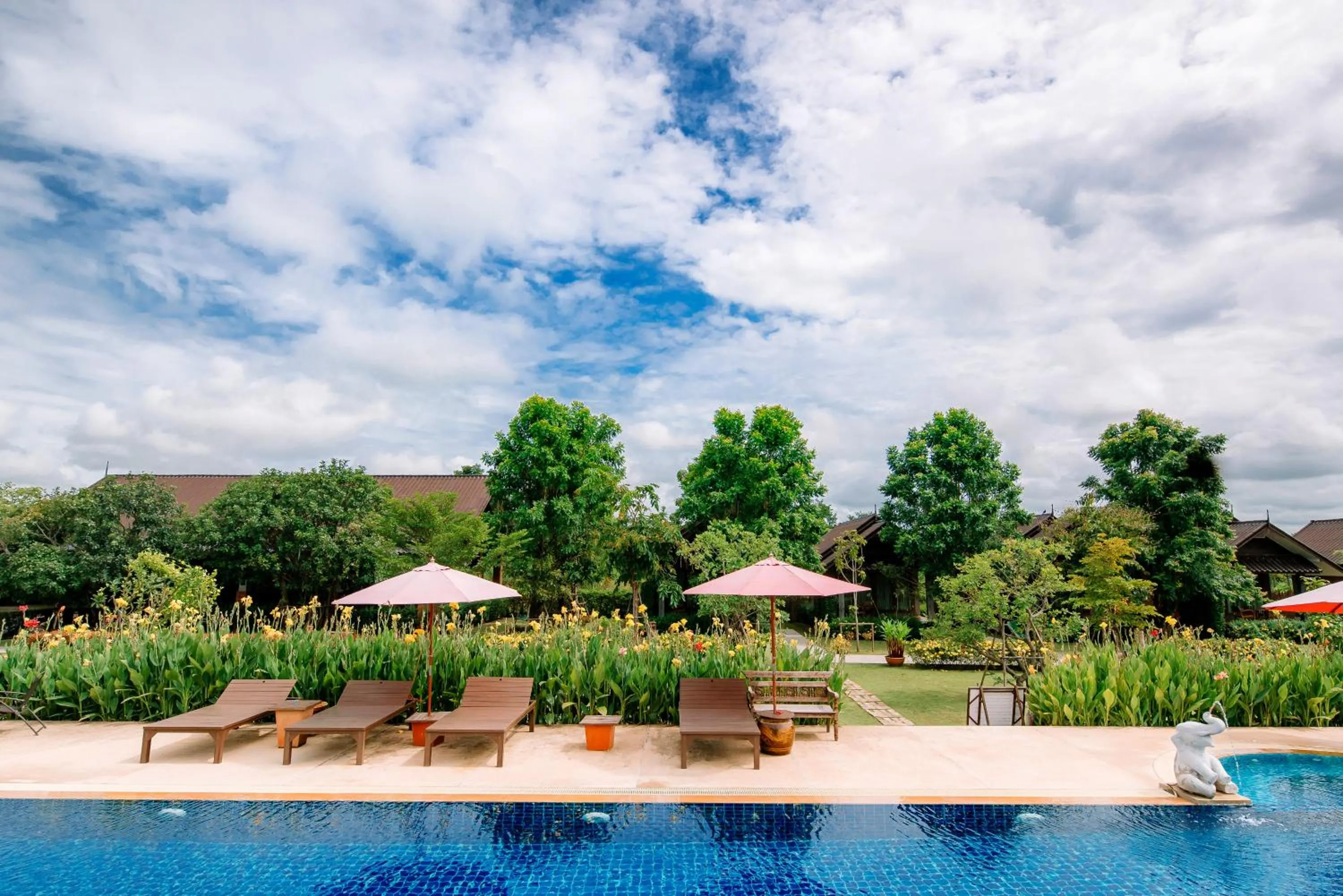 Swimming pool in Sawasdee Sukhothai Resort