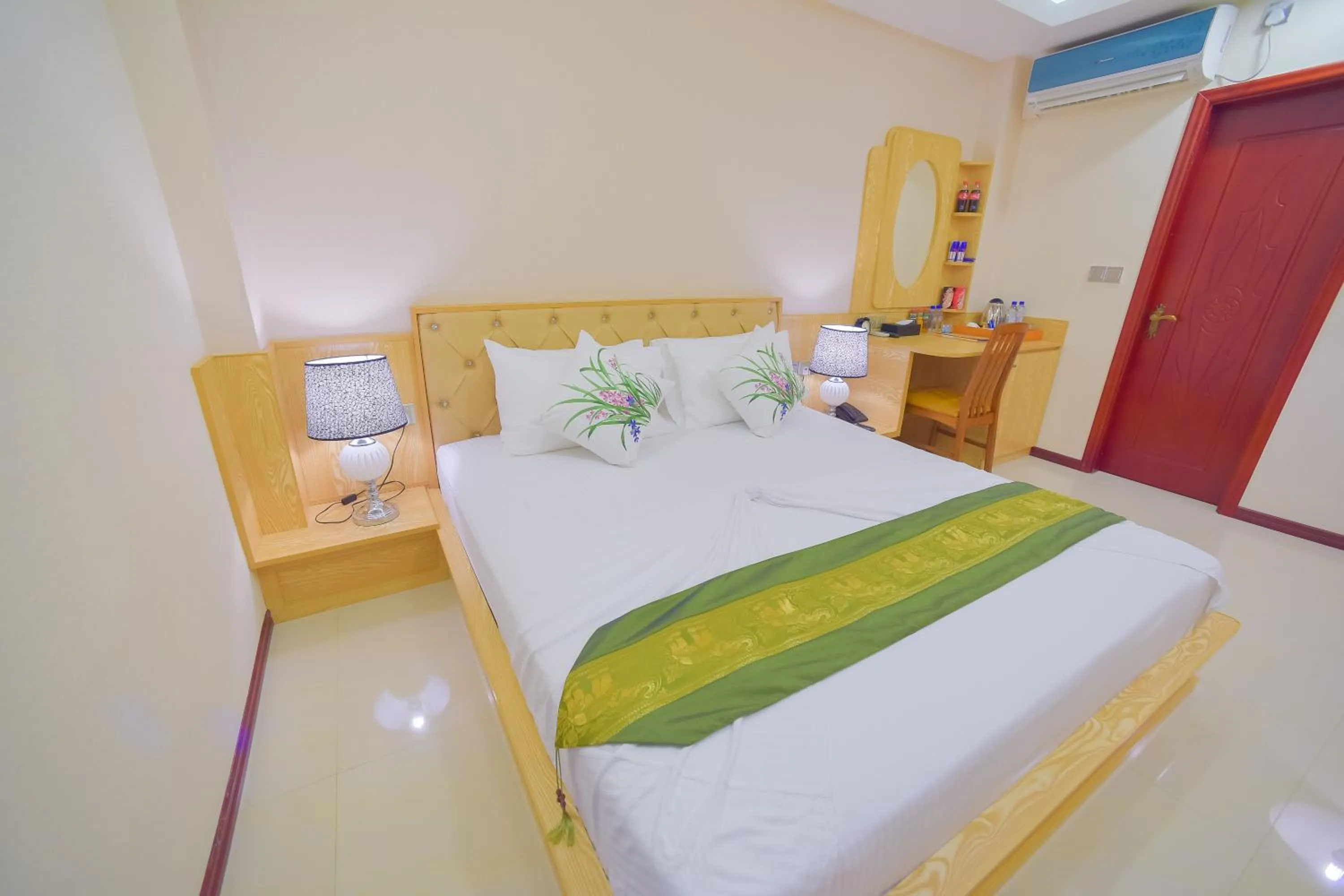 Bedroom, Bed in Hathaa Beach Maldives