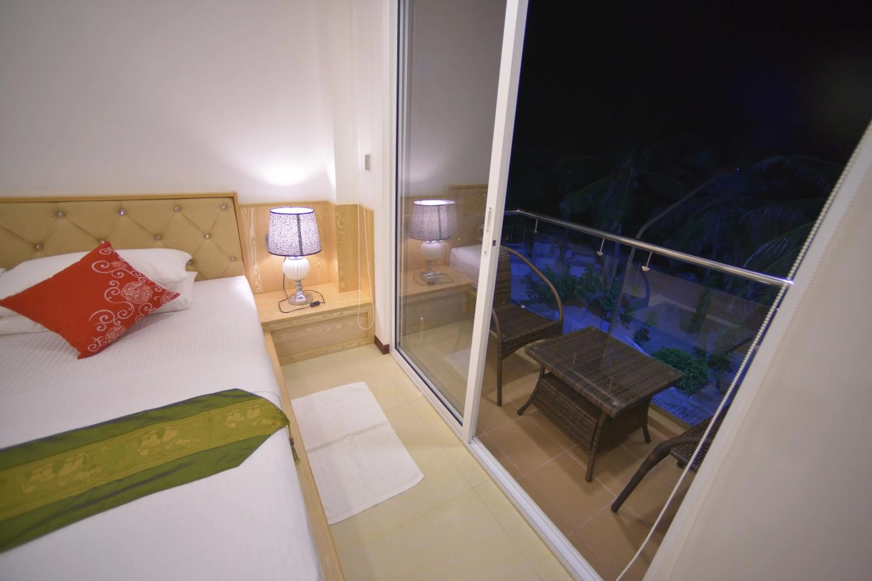 Balcony/Terrace, Bed in Hathaa Beach Maldives