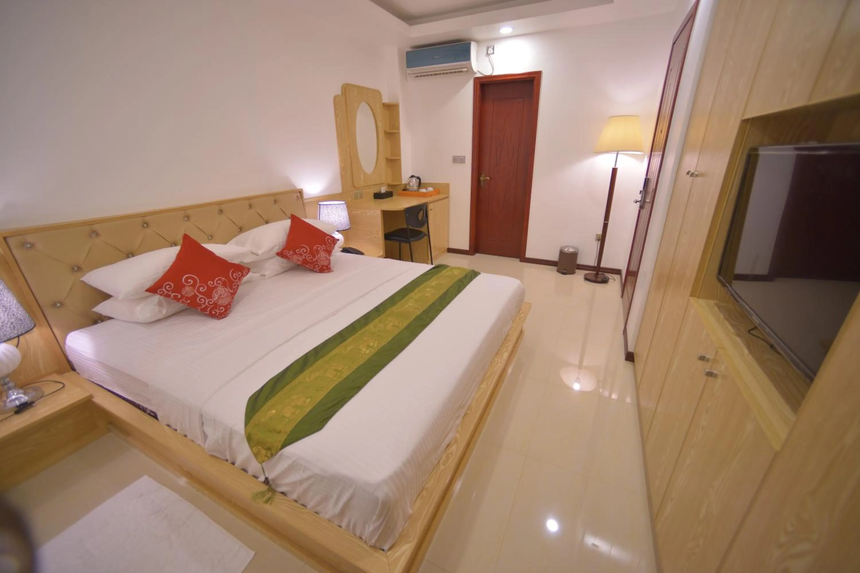 Bedroom, Bed in Hathaa Beach Maldives