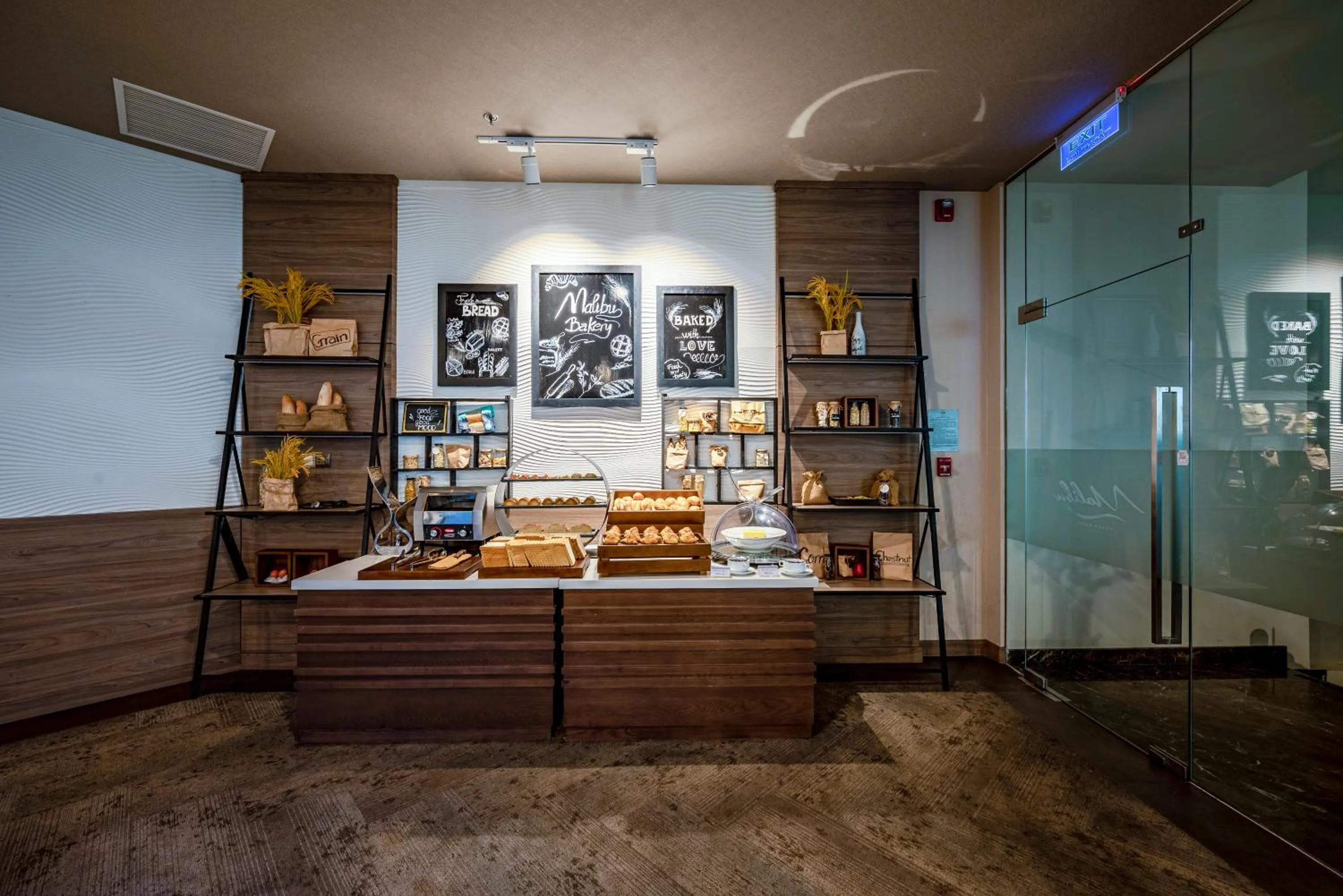 Food and drinks in The Malibu Hotel