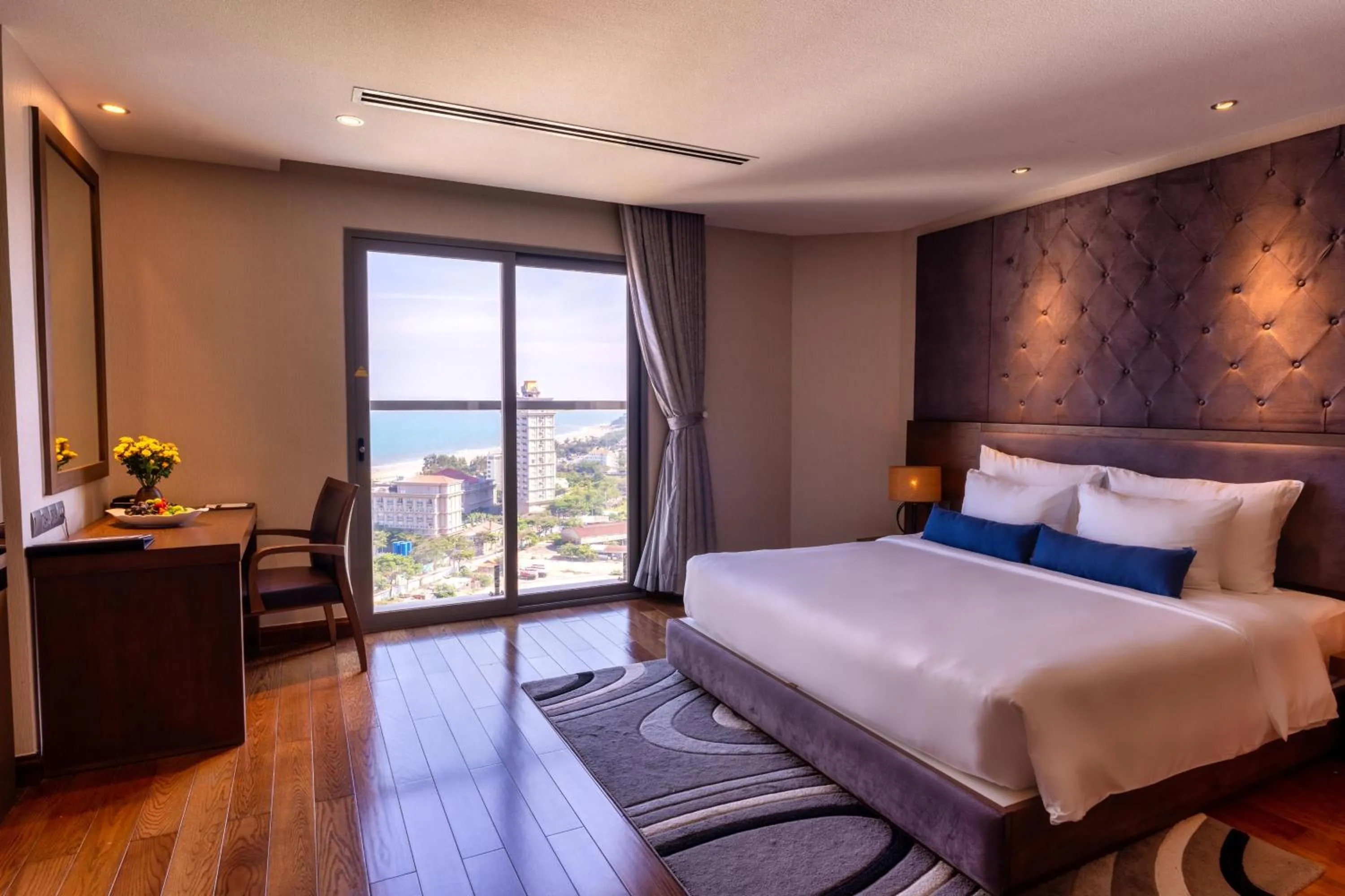 Bedroom, Bed in The Malibu Hotel