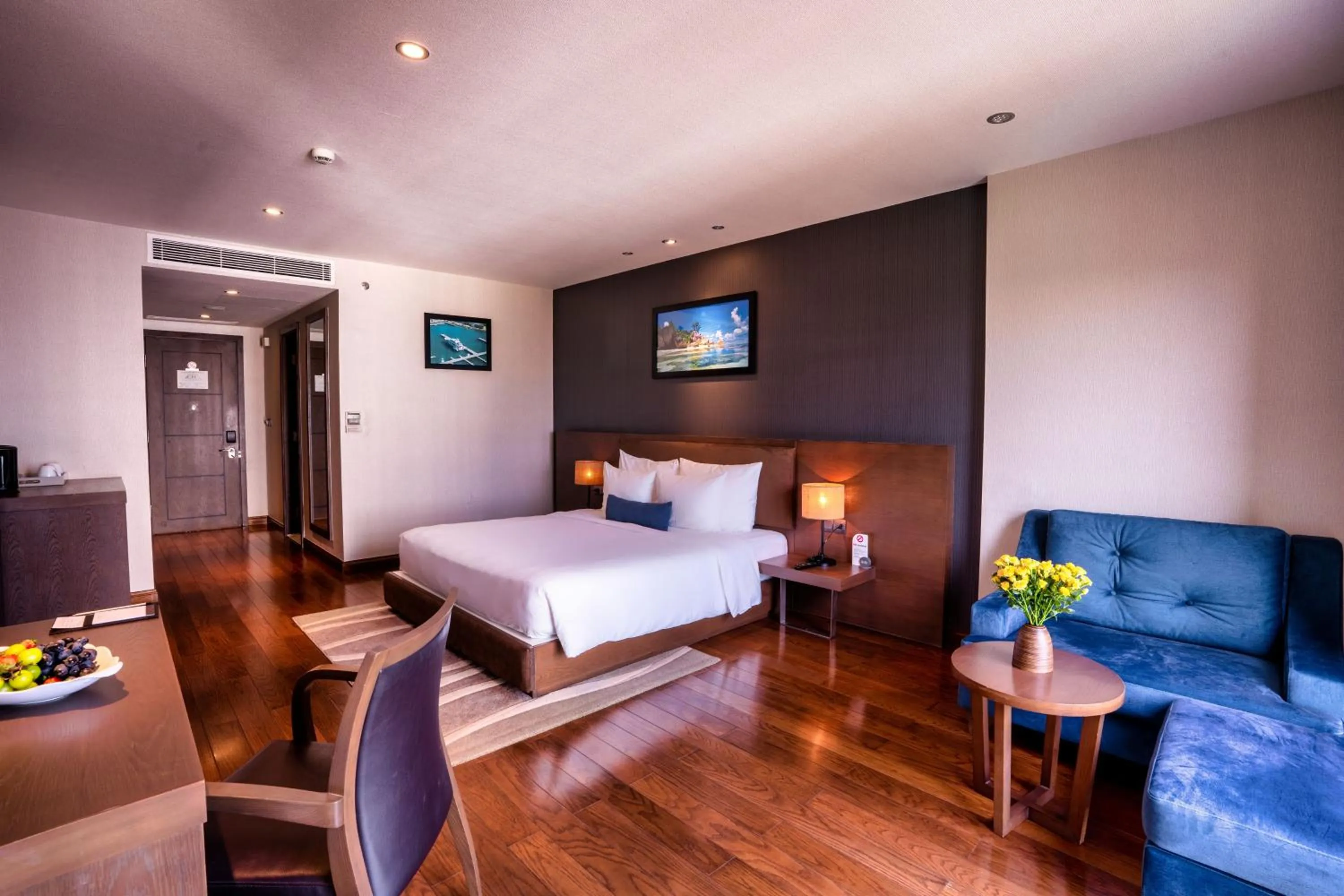 Bedroom, Bed in The Malibu Hotel