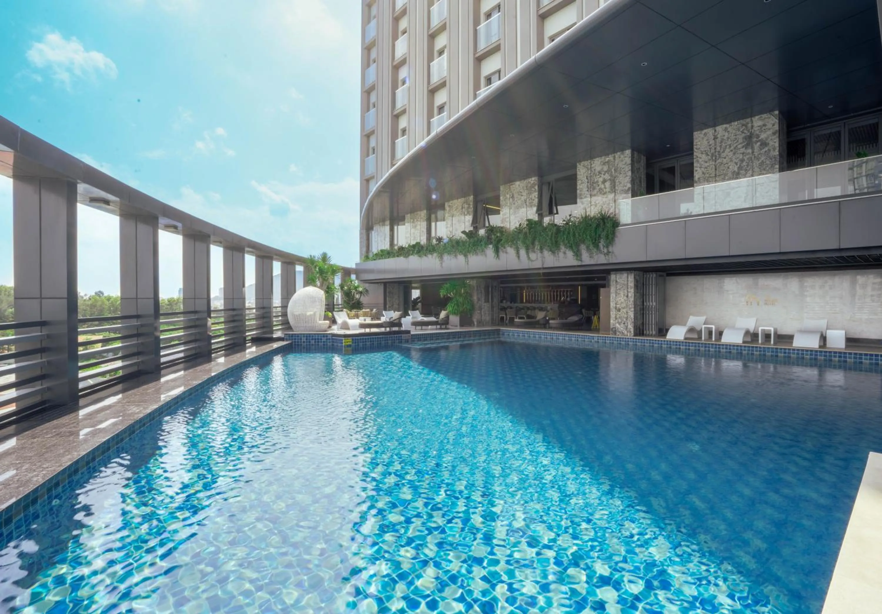 Swimming pool in The Malibu Hotel