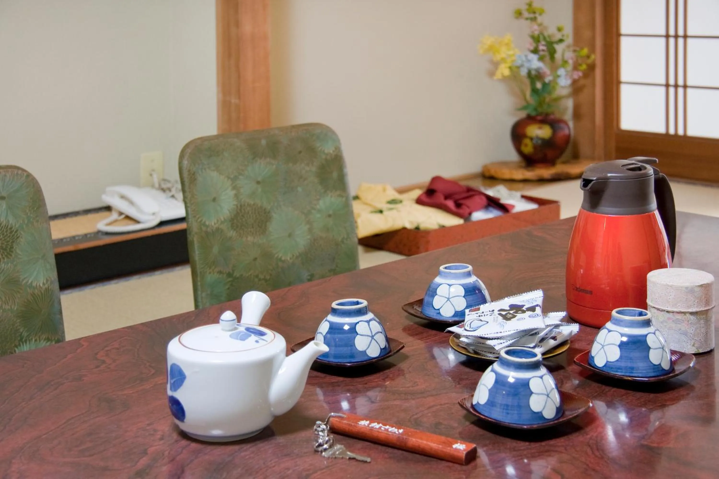 Photo of the whole room in Sawaki